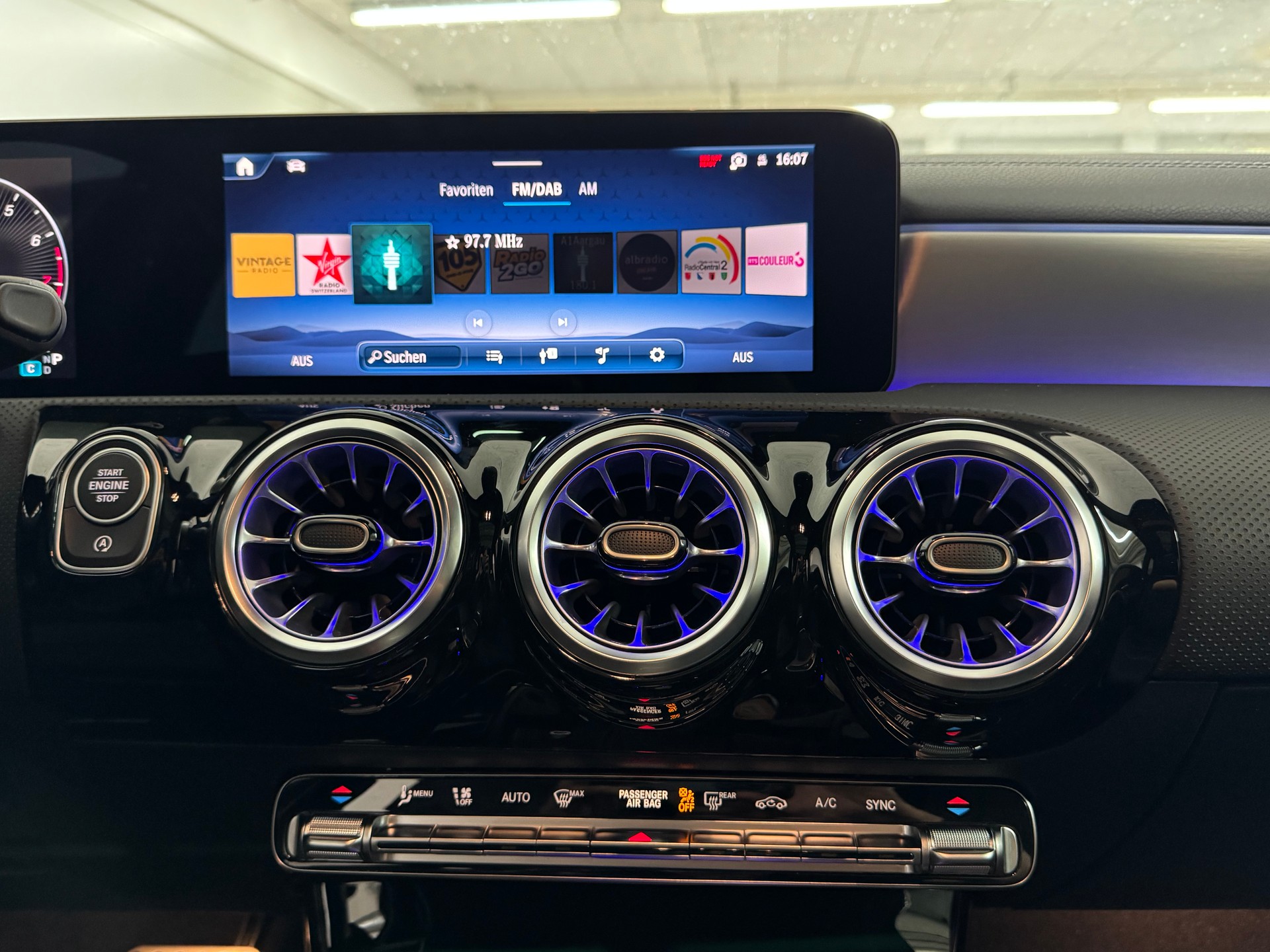 MERCEDES-BENZ A 220 4Matic 8G-DCT-image-10