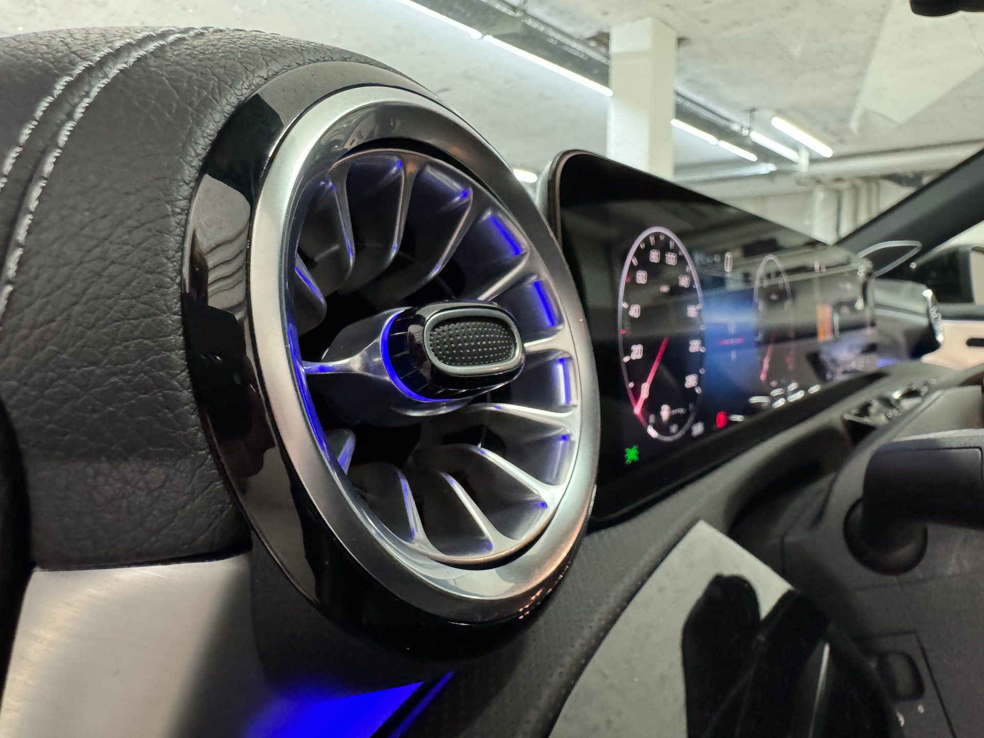 MERCEDES-BENZ A 220 4Matic 8G-DCT-image-15