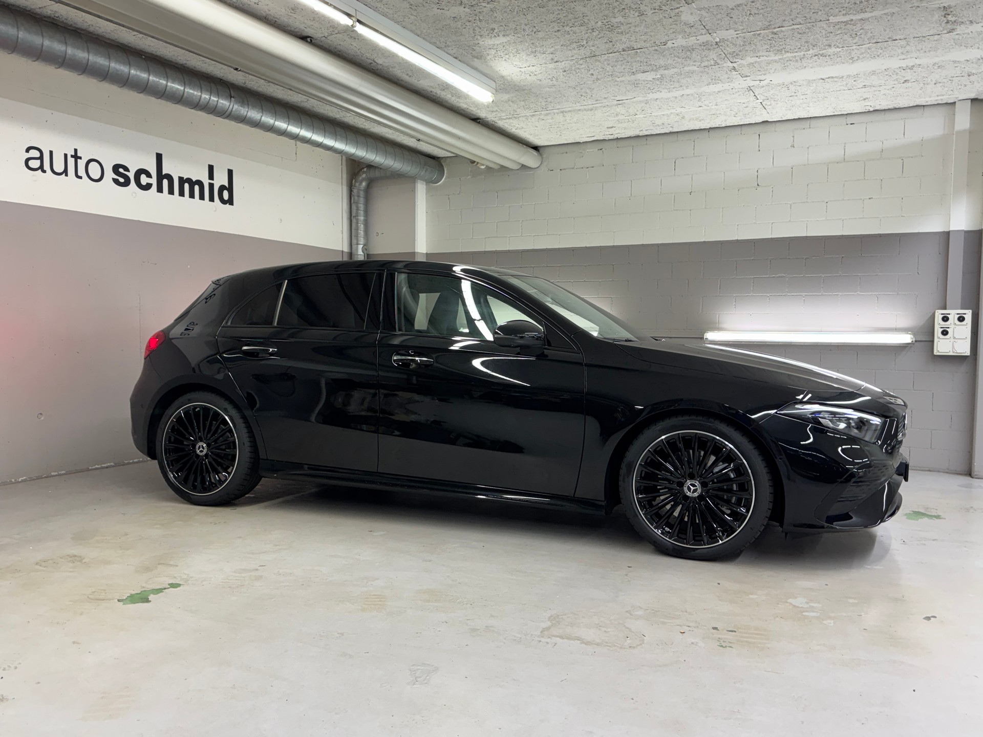 MERCEDES-BENZ A 220 4Matic 8G-DCT-image-2