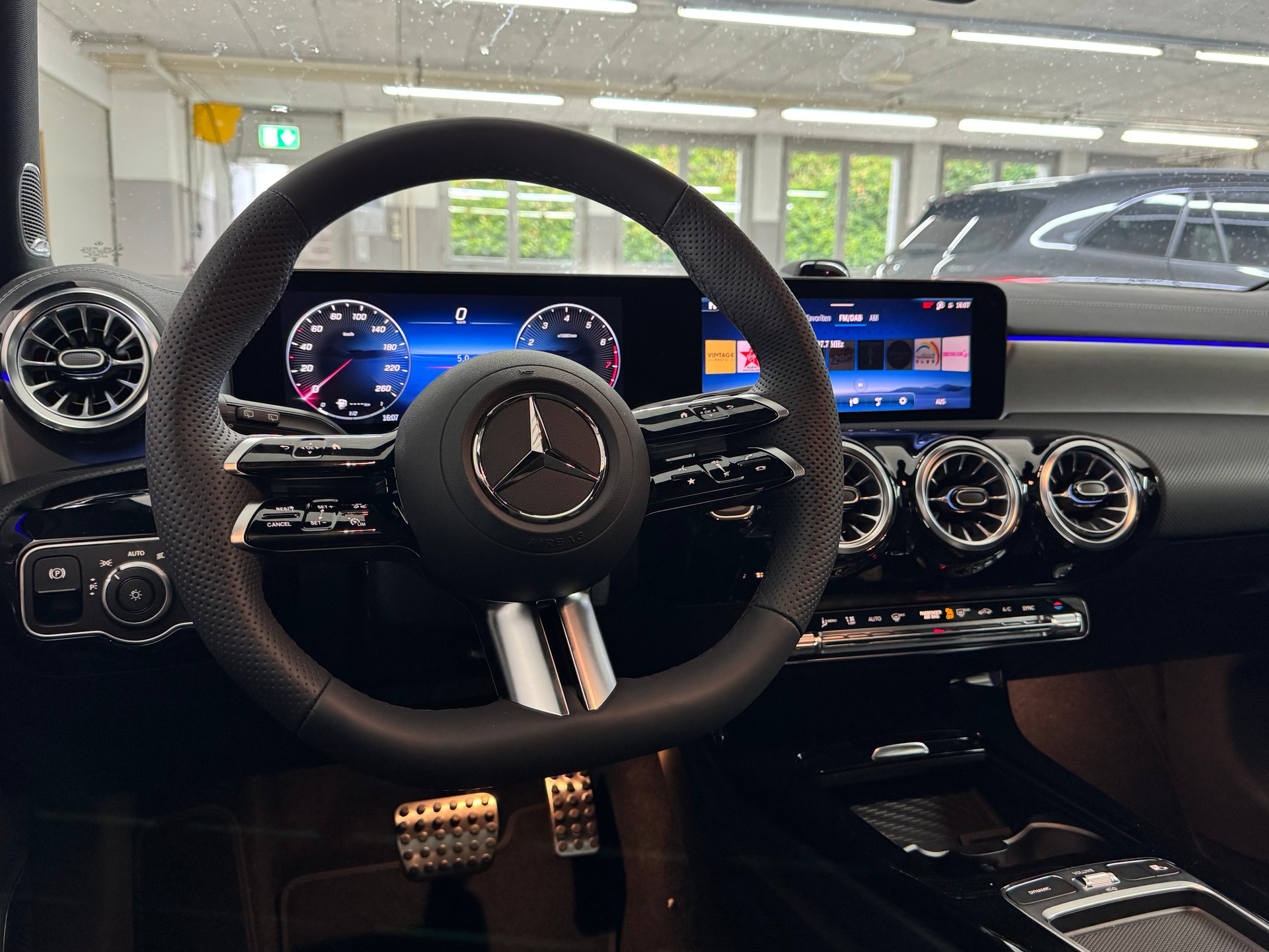 MERCEDES-BENZ A 220 4Matic 8G-DCT-image-9