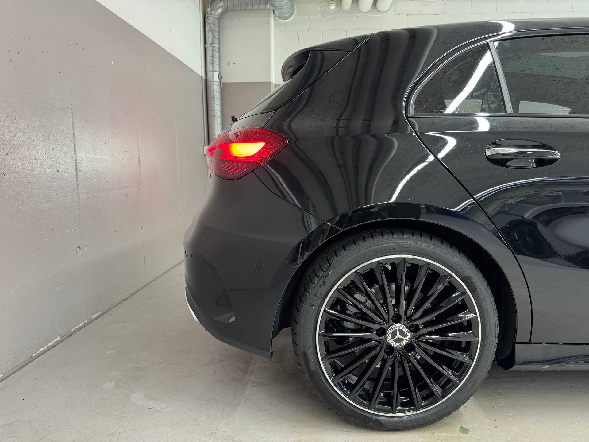 MERCEDES-BENZ A 220 4Matic 8G-DCT-image-4