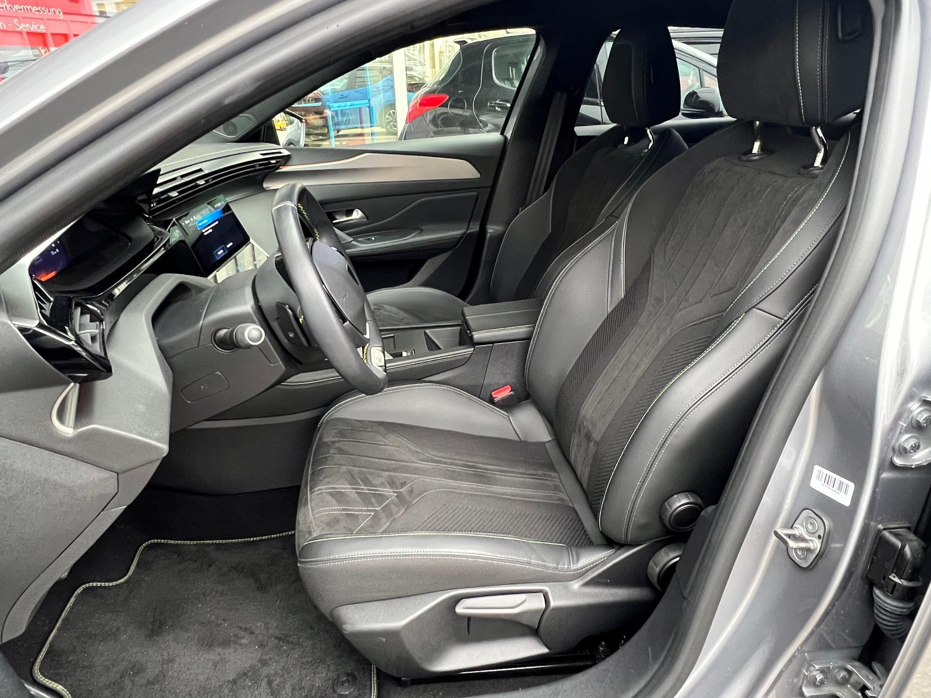 PEUGEOT 308 SW 1.6 PHEV 180 GT-image-13