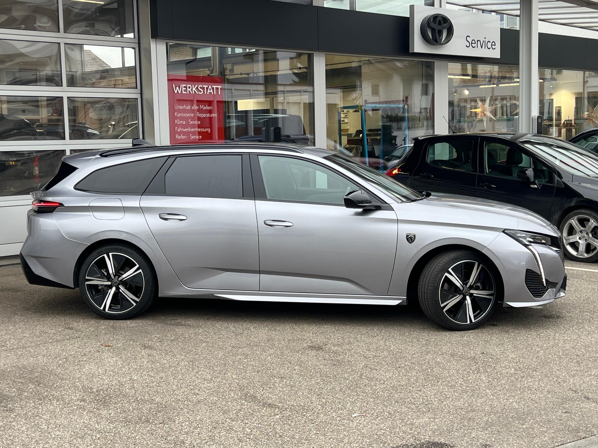 PEUGEOT 308 SW 1.6 PHEV 180 GT-image-3