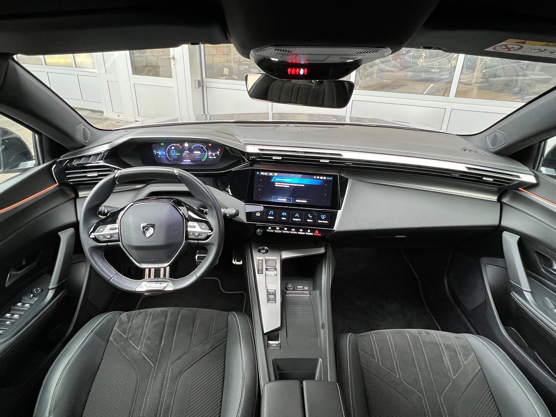 PEUGEOT 308 SW 1.6 PHEV 180 GT-image-15
