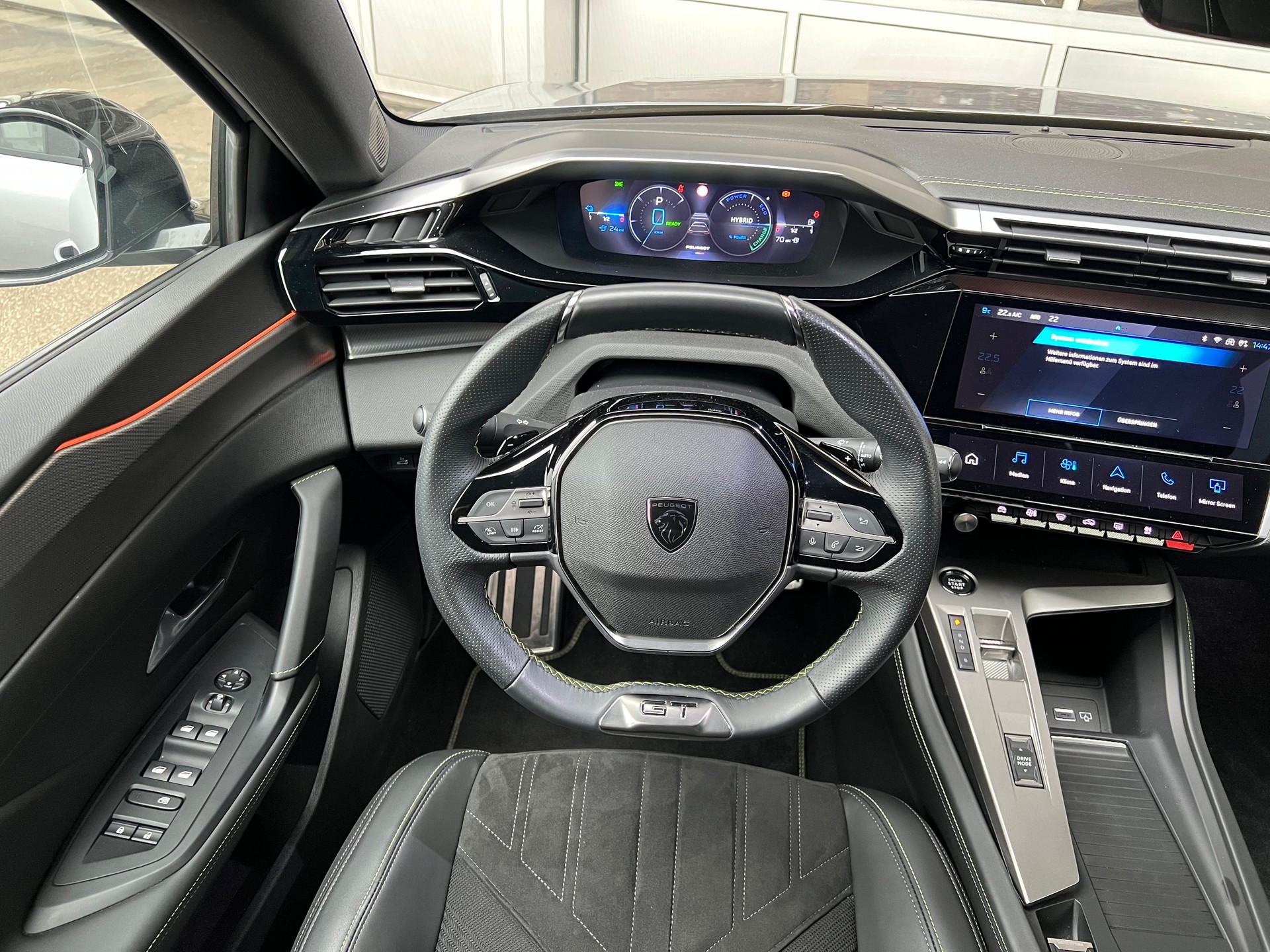 PEUGEOT 308 SW 1.6 PHEV 180 GT-image-16