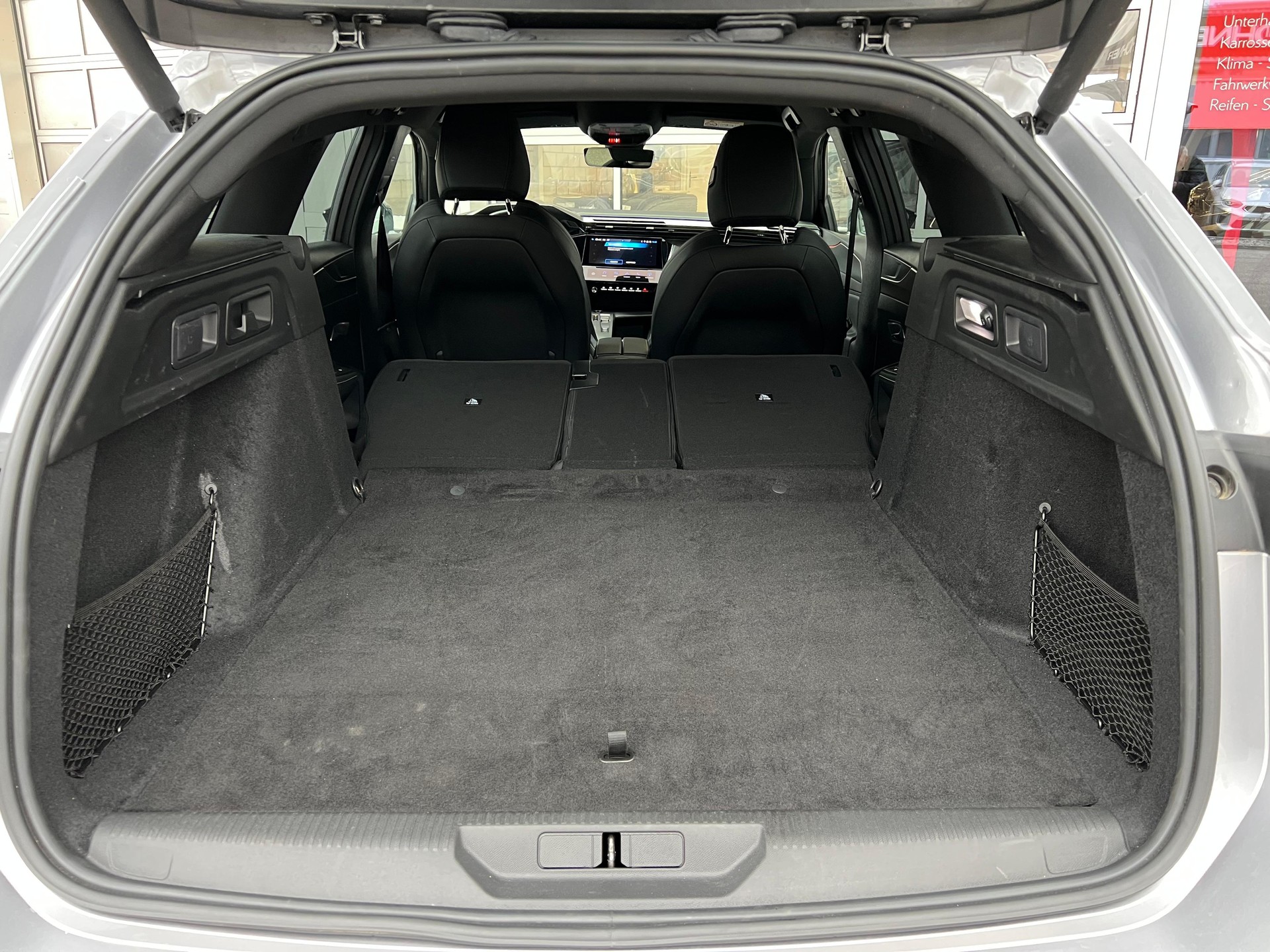 PEUGEOT 308 SW 1.6 PHEV 180 GT-image-9