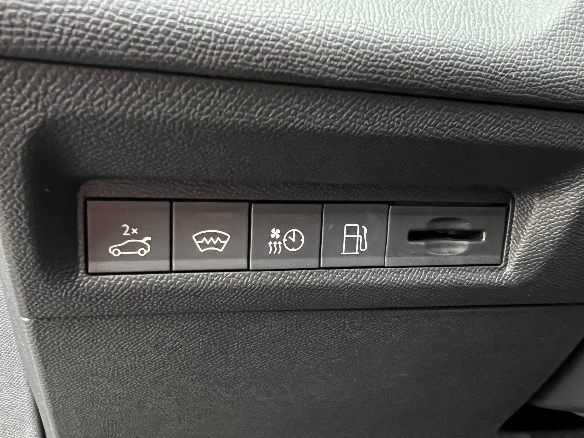 PEUGEOT 308 SW 1.6 PHEV 180 GT-image-17