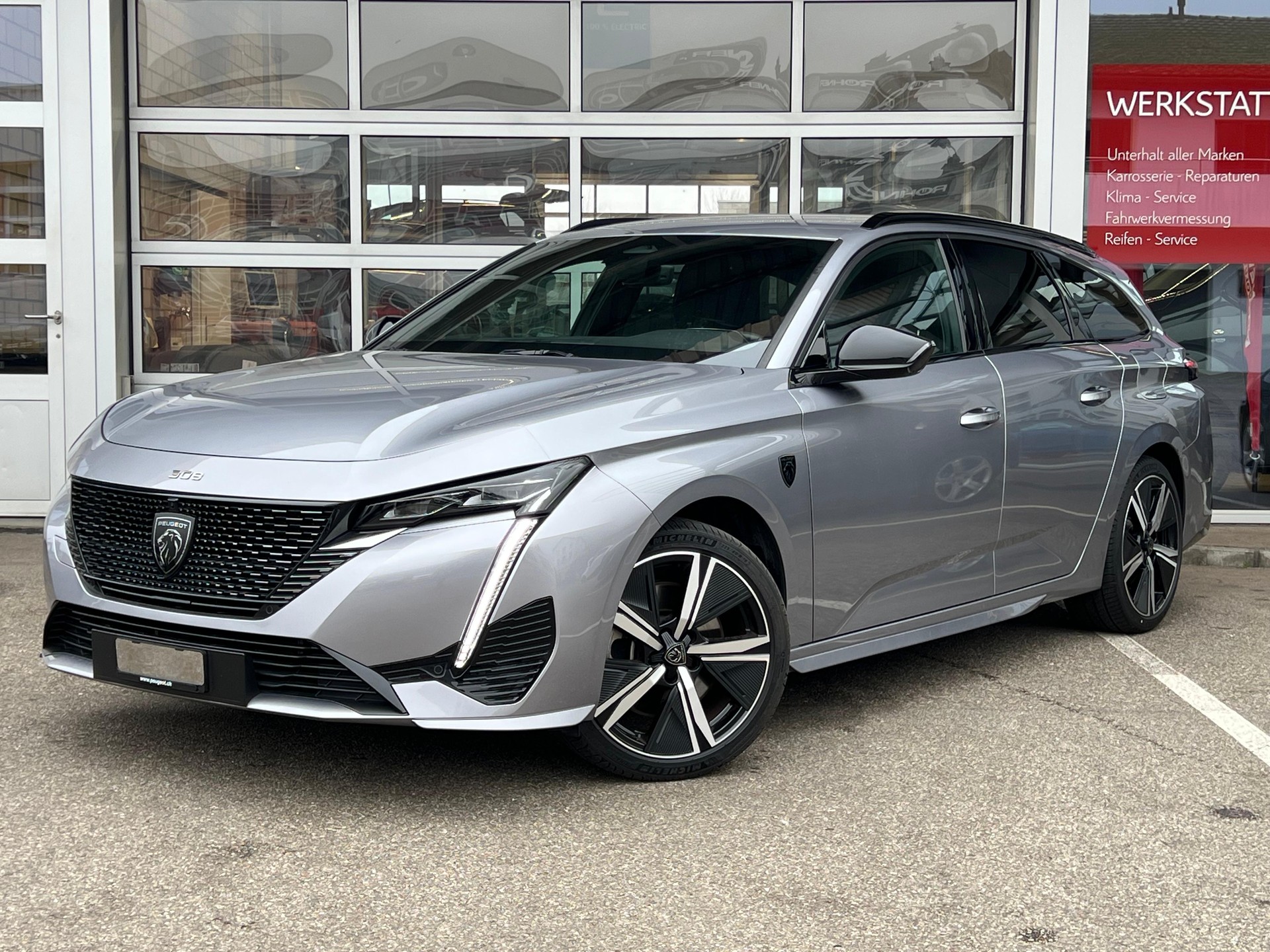 PEUGEOT 308 SW 1.6 PHEV 180 GT-image-2