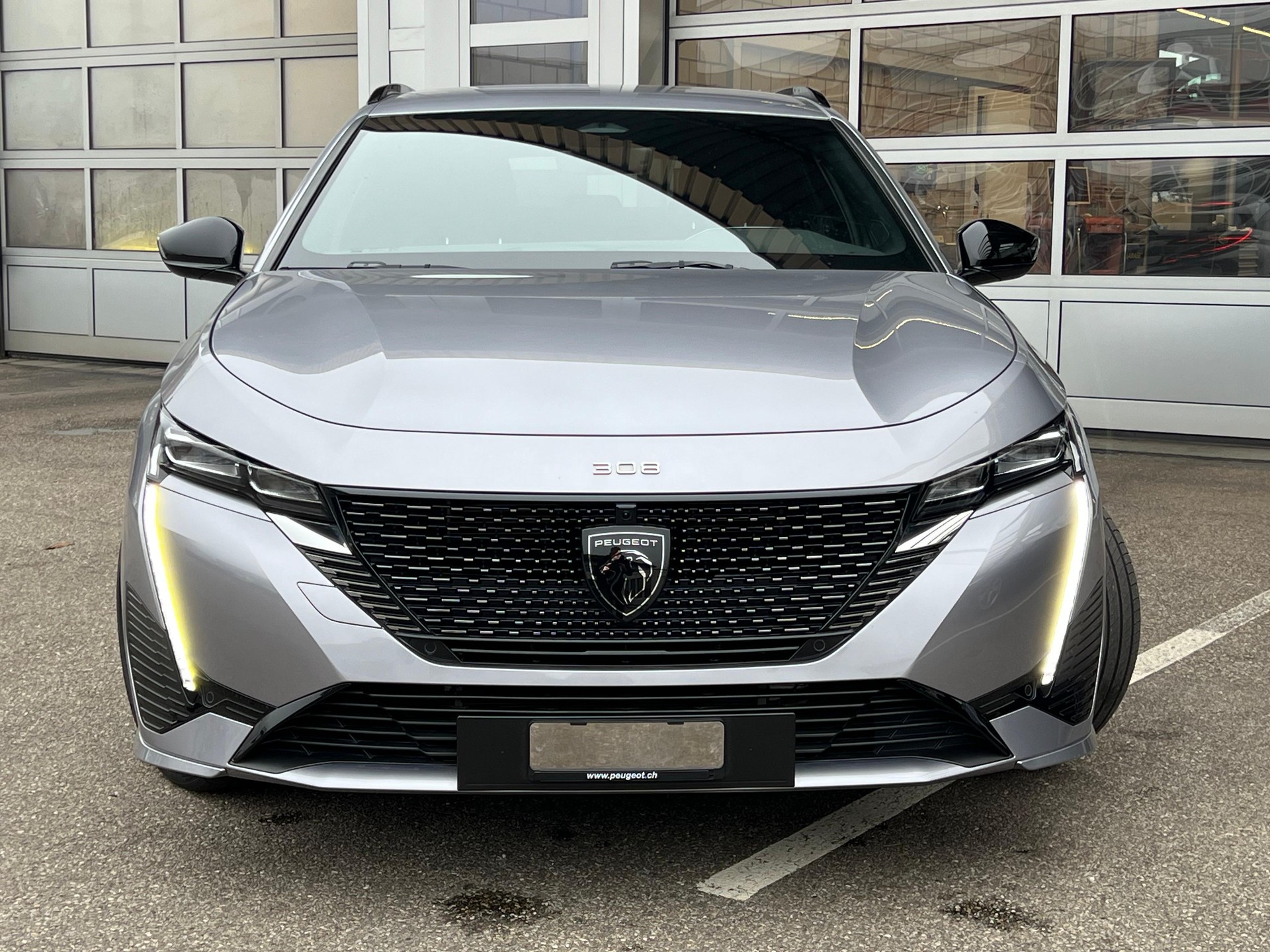 PEUGEOT 308 SW 1.6 PHEV 180 GT-image-1