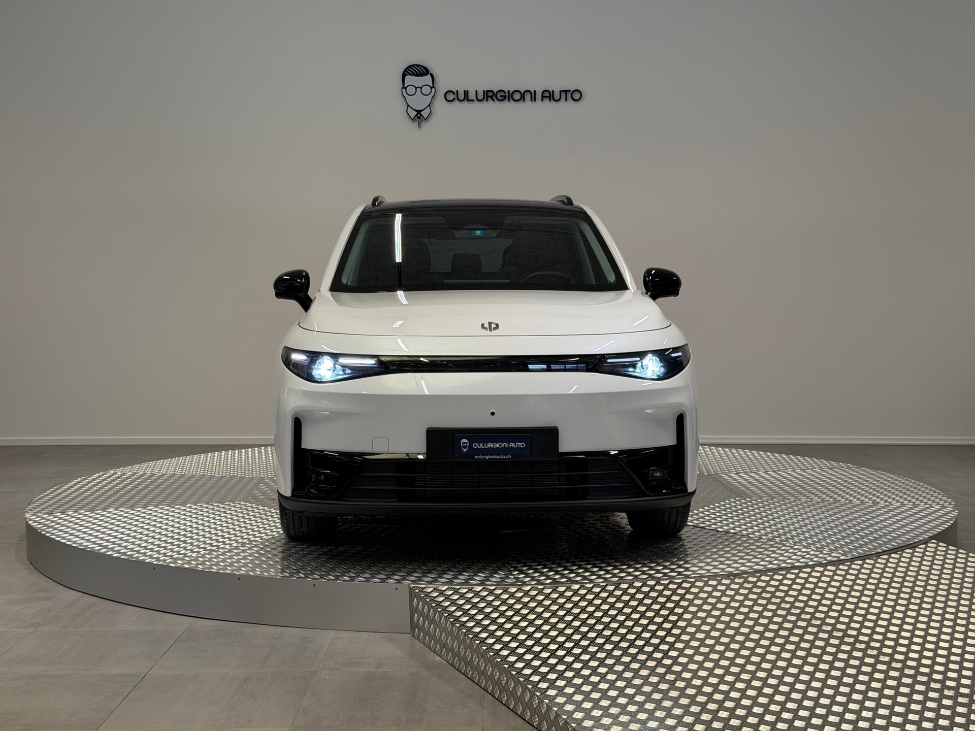 LEAPMOTOR C10 REEV 28kWh-image-1