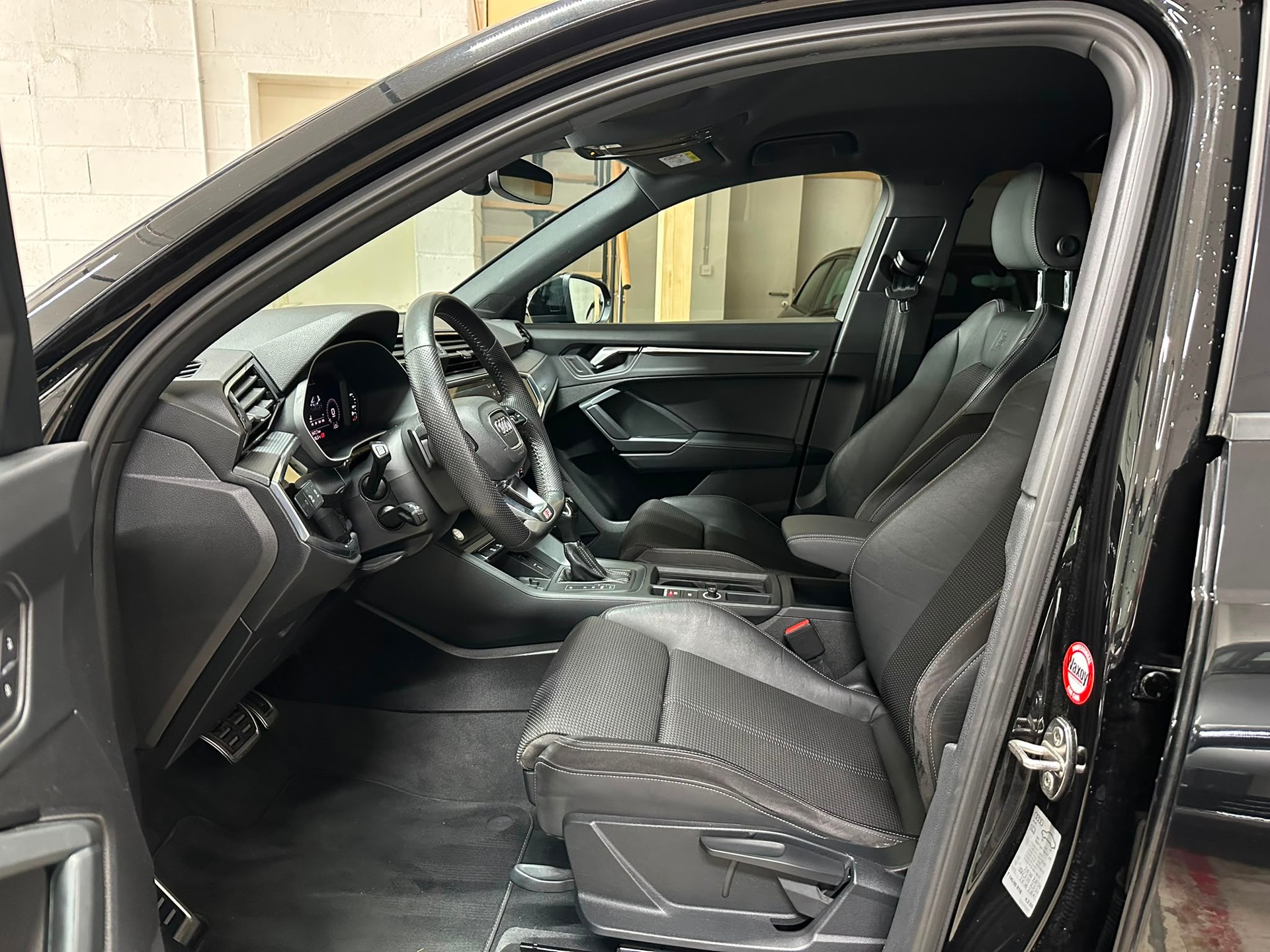 AUDI Q3 35 TFSI S line S-tronic-image-12