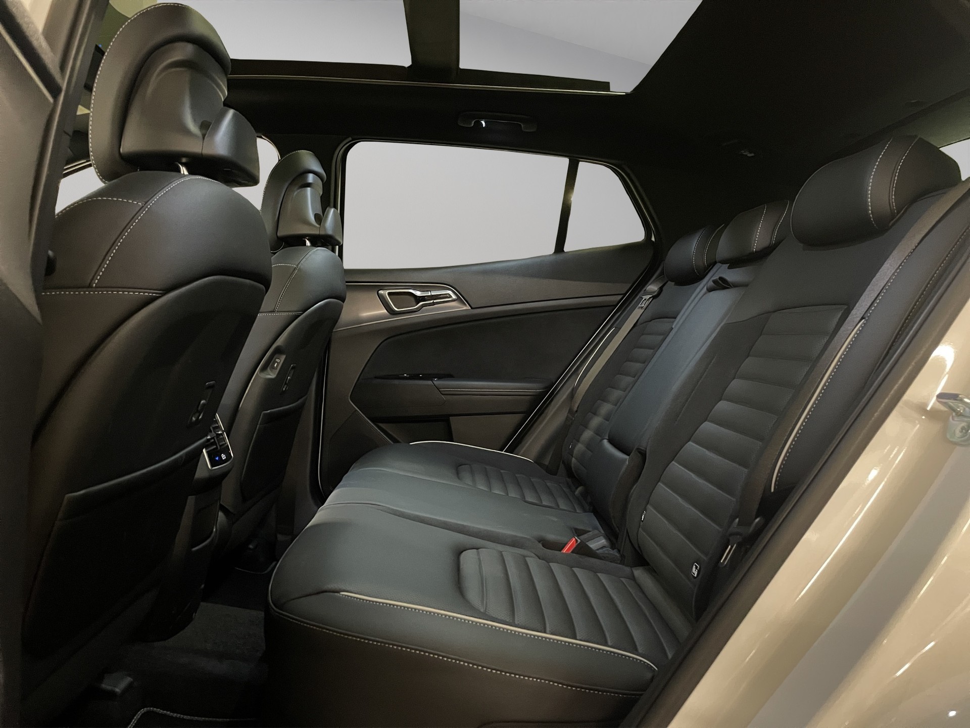 KIA Sportage 1.6 T-GDi Hybrid GT-Line-image-8