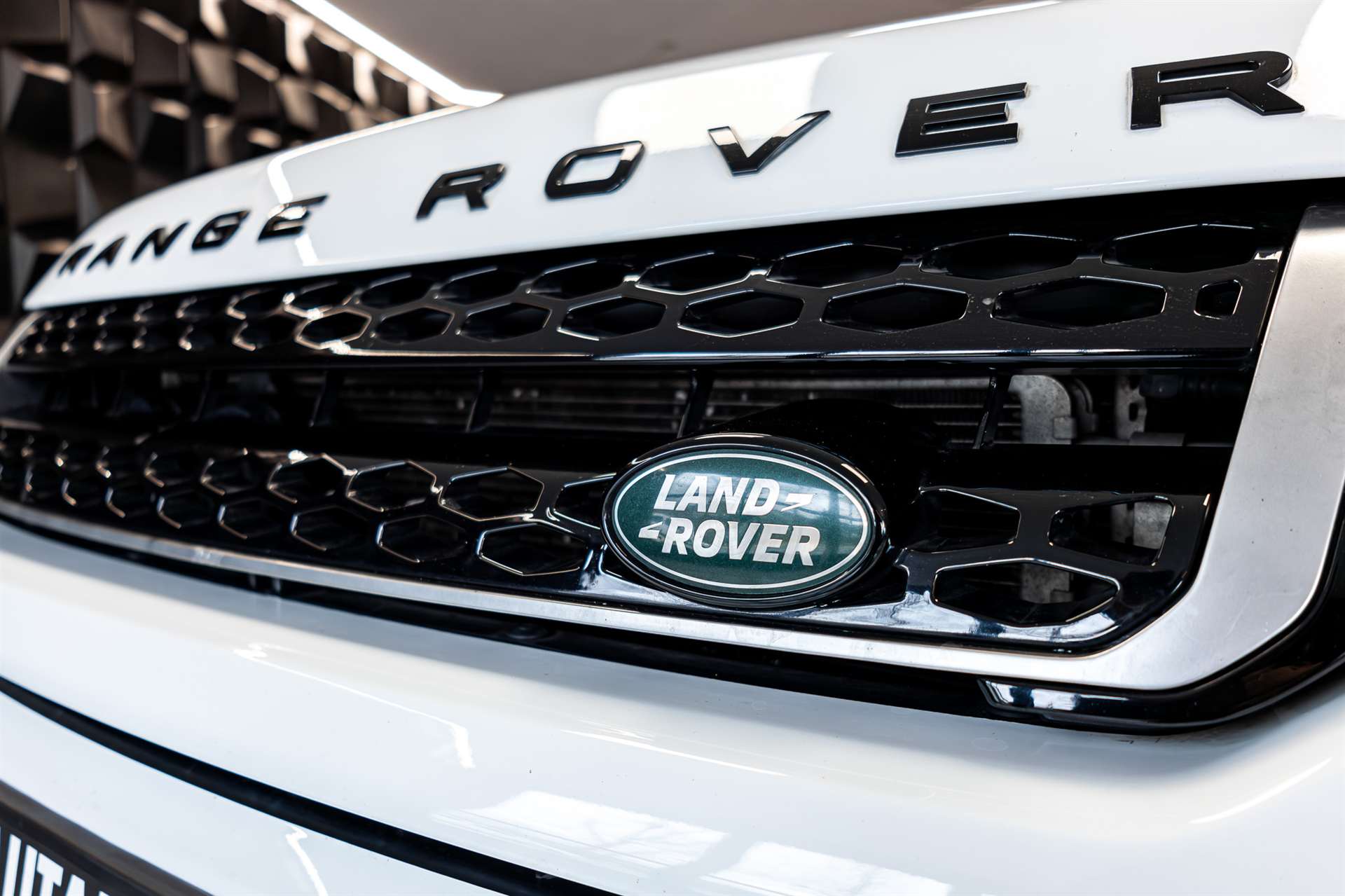 LAND ROVER Range Rover Evoque 2.0 Si4 SE AT9-image-27