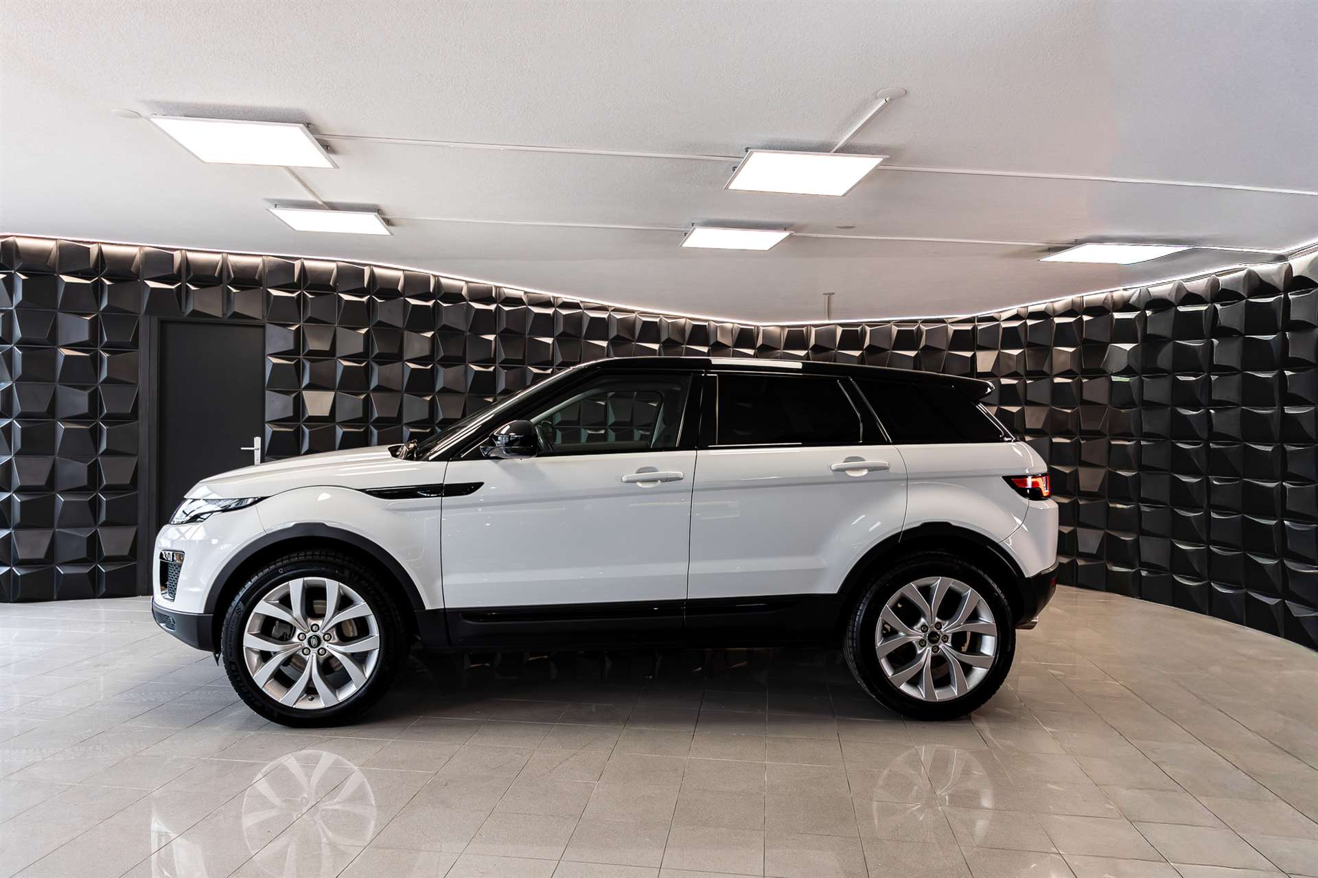 LAND ROVER Range Rover Evoque 2.0 Si4 SE AT9-image-1