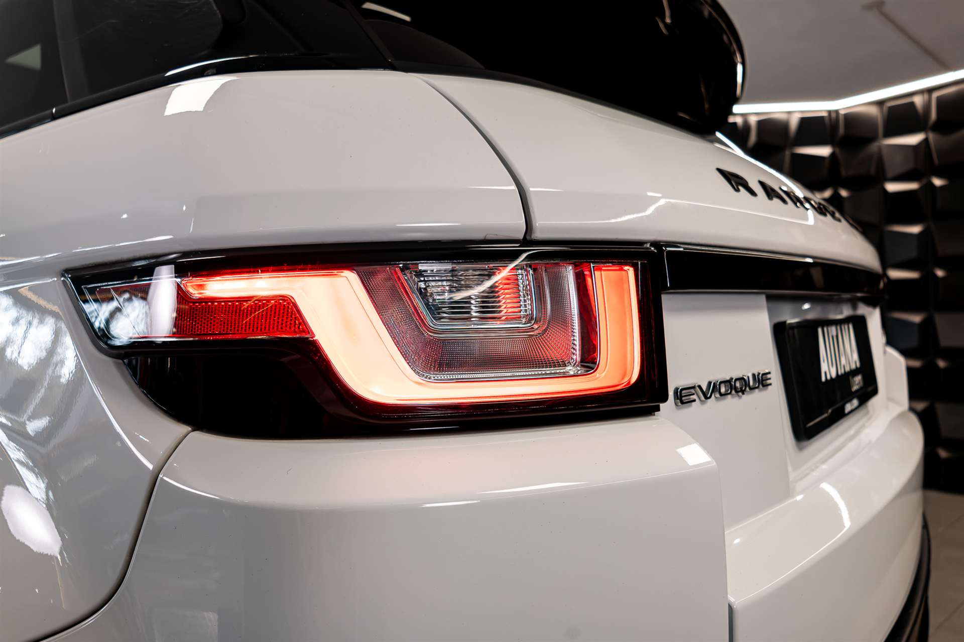 LAND ROVER Range Rover Evoque 2.0 Si4 SE AT9-image-29