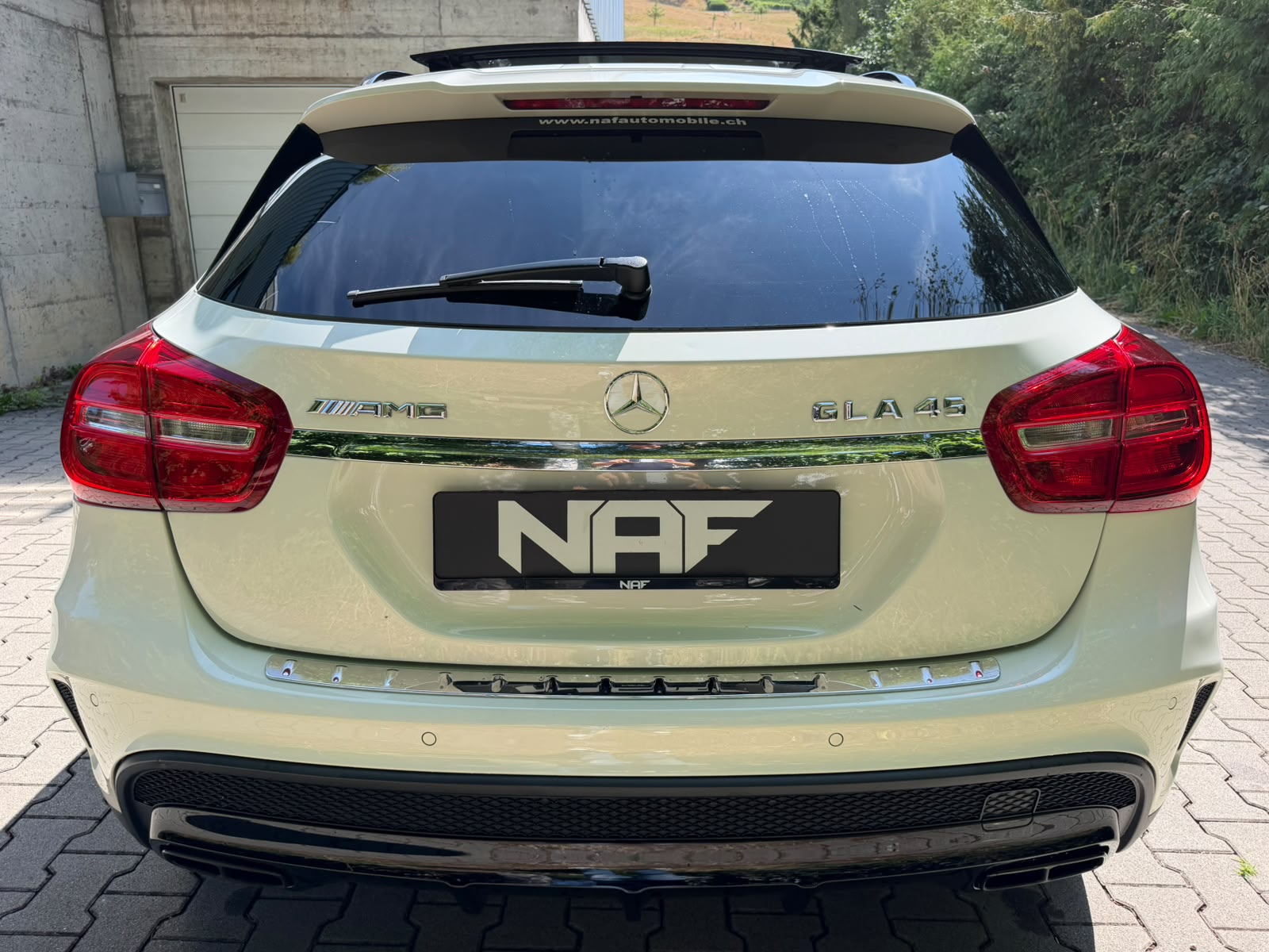 MERCEDES-BENZ GLA 45 AMG 4Matic 7G-DCT-image-3