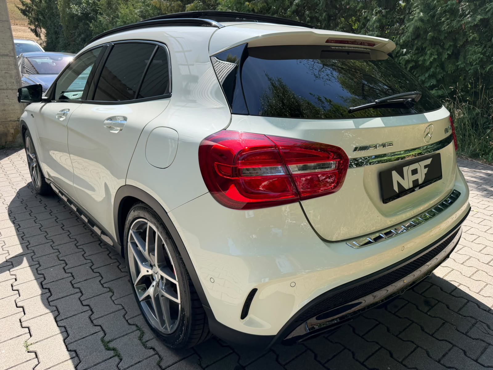 MERCEDES-BENZ GLA 45 AMG 4Matic 7G-DCT-image-2