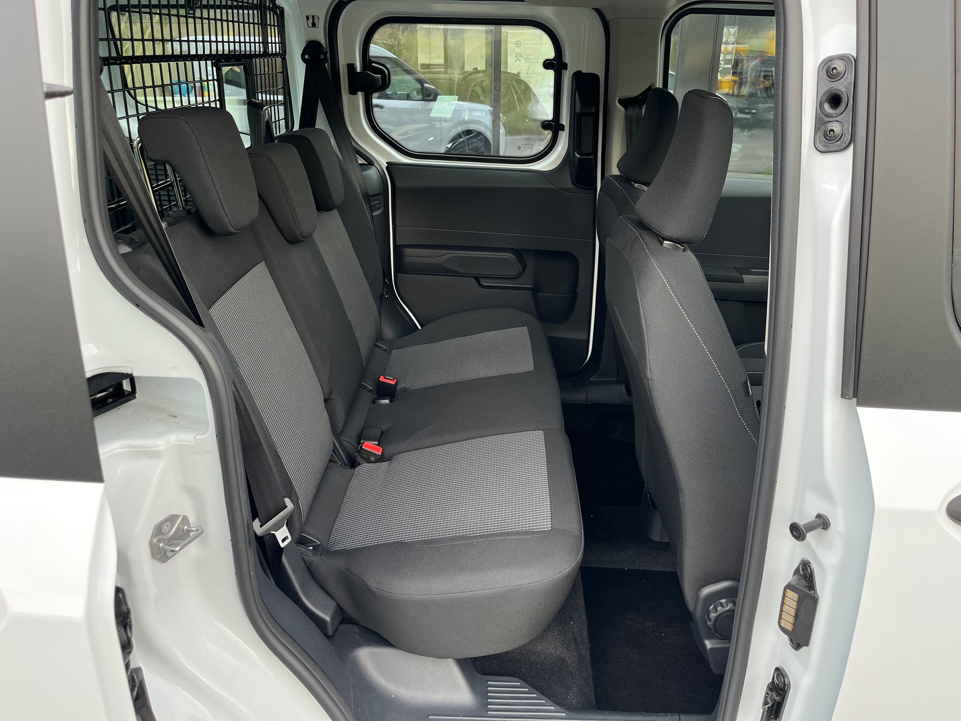 FORD Transit Courier Van 1.0 EcoBoost Trend Automat-image-8