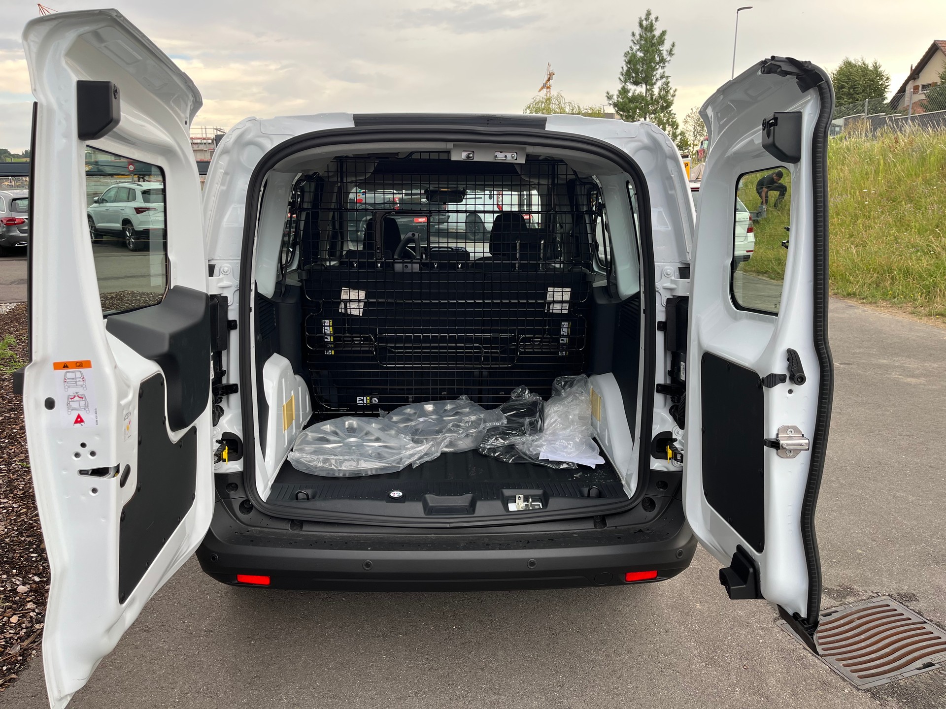 FORD Transit Courier Van 1.0 EcoBoost Trend Automat-image-9
