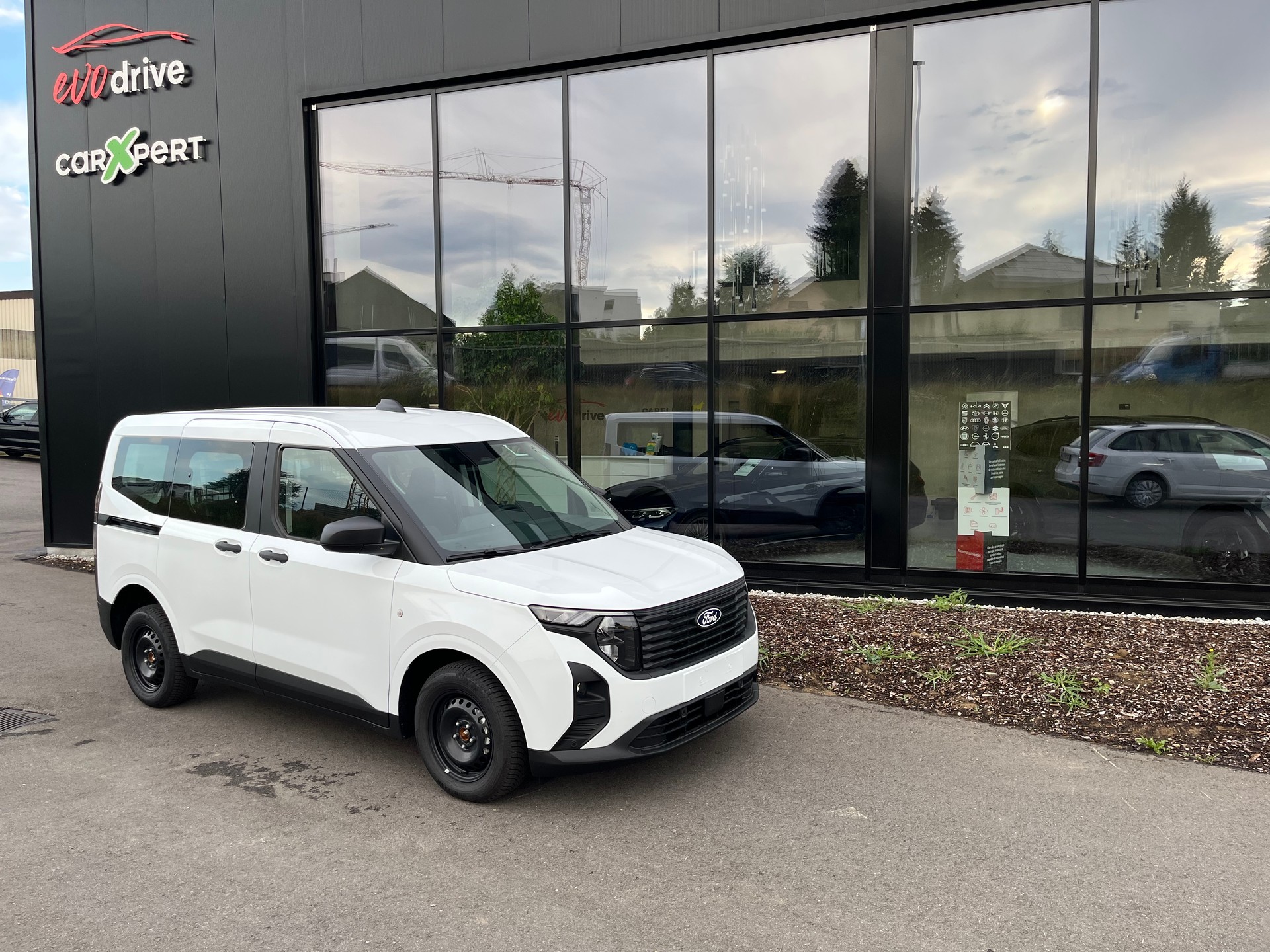 FORD Transit Courier Van 1.0 EcoBoost Trend Automat-image-0