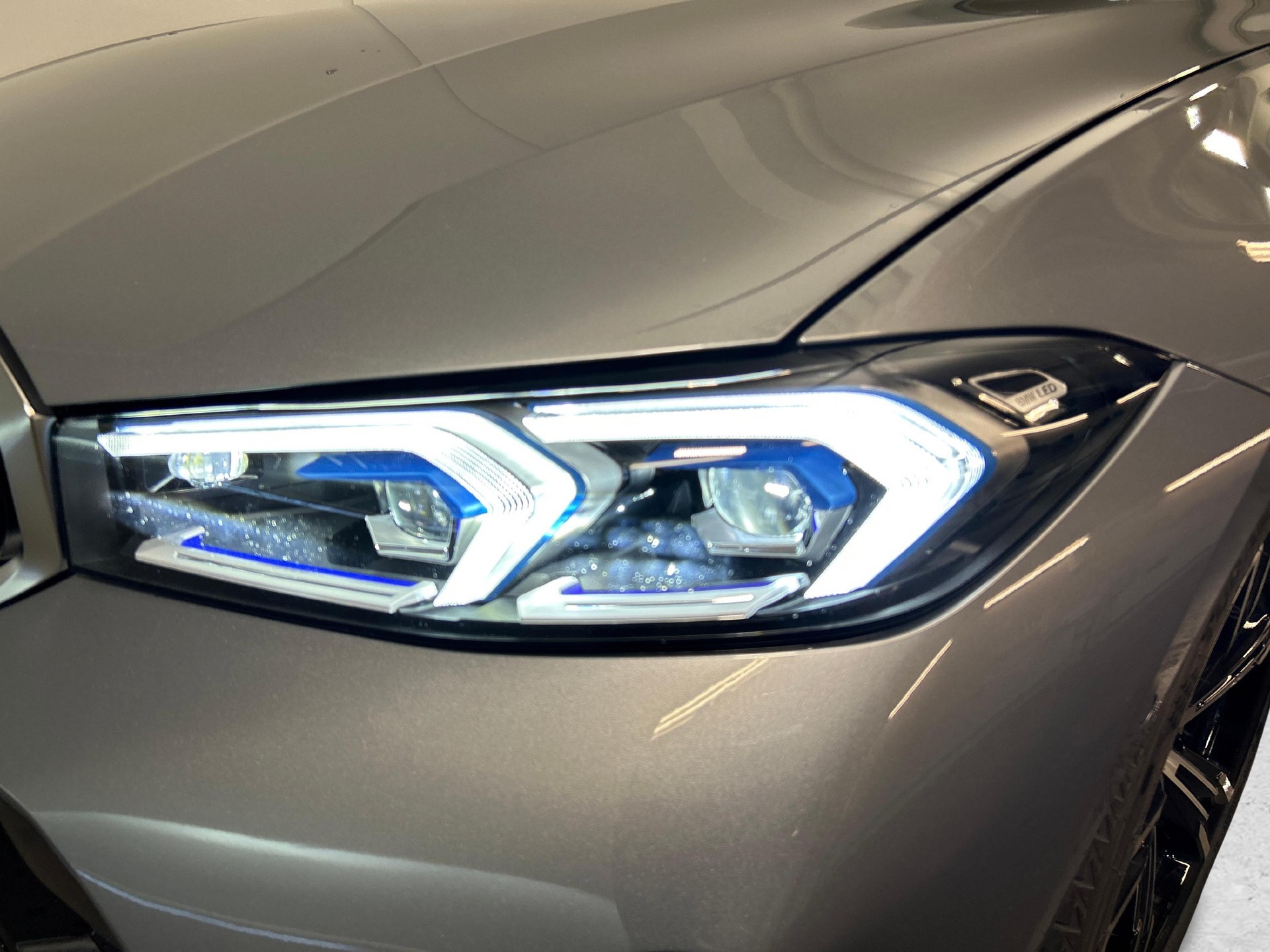 BMW 330d xDrive Touring-image-15