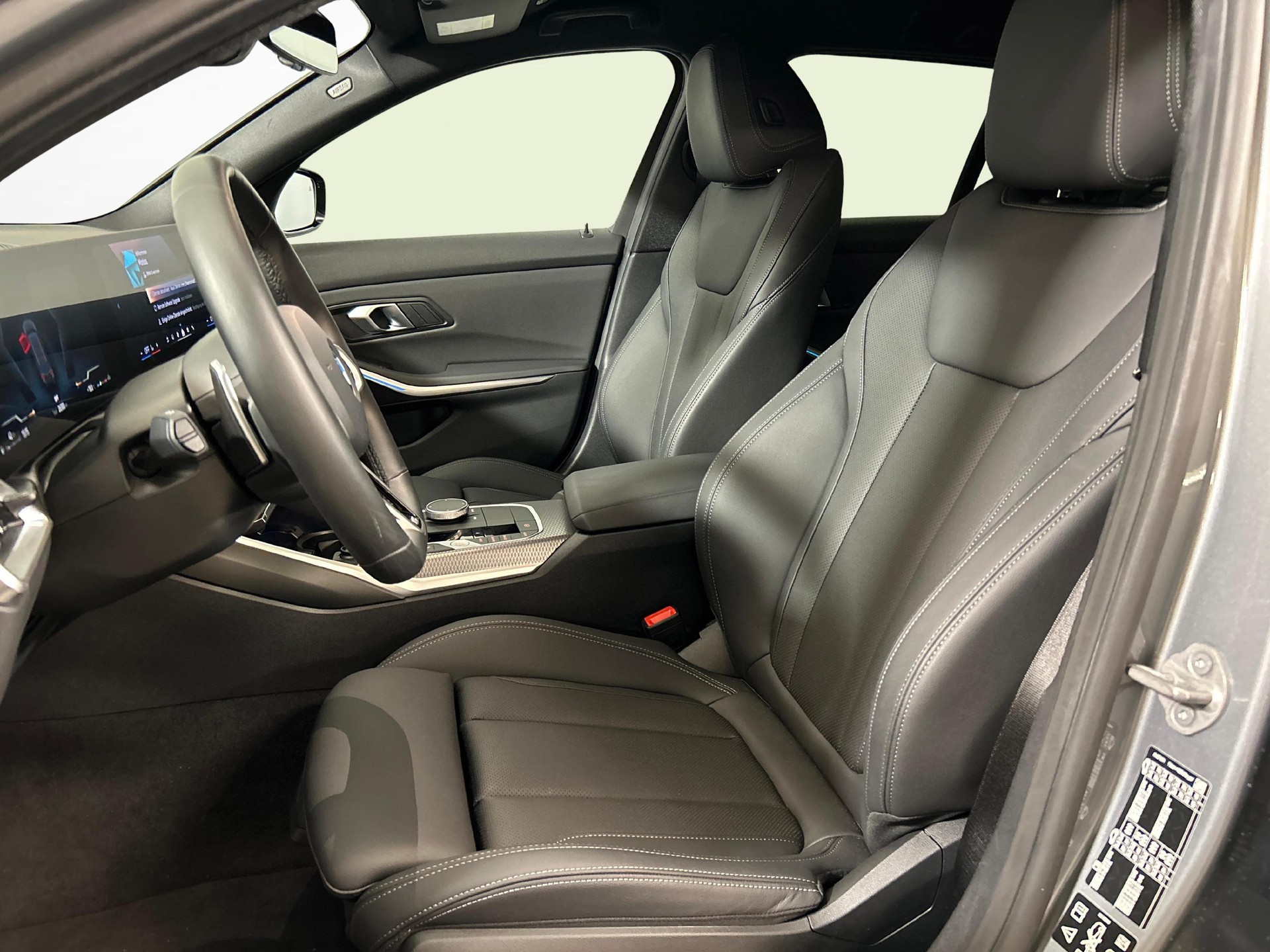 BMW 330d xDrive Touring-image-2