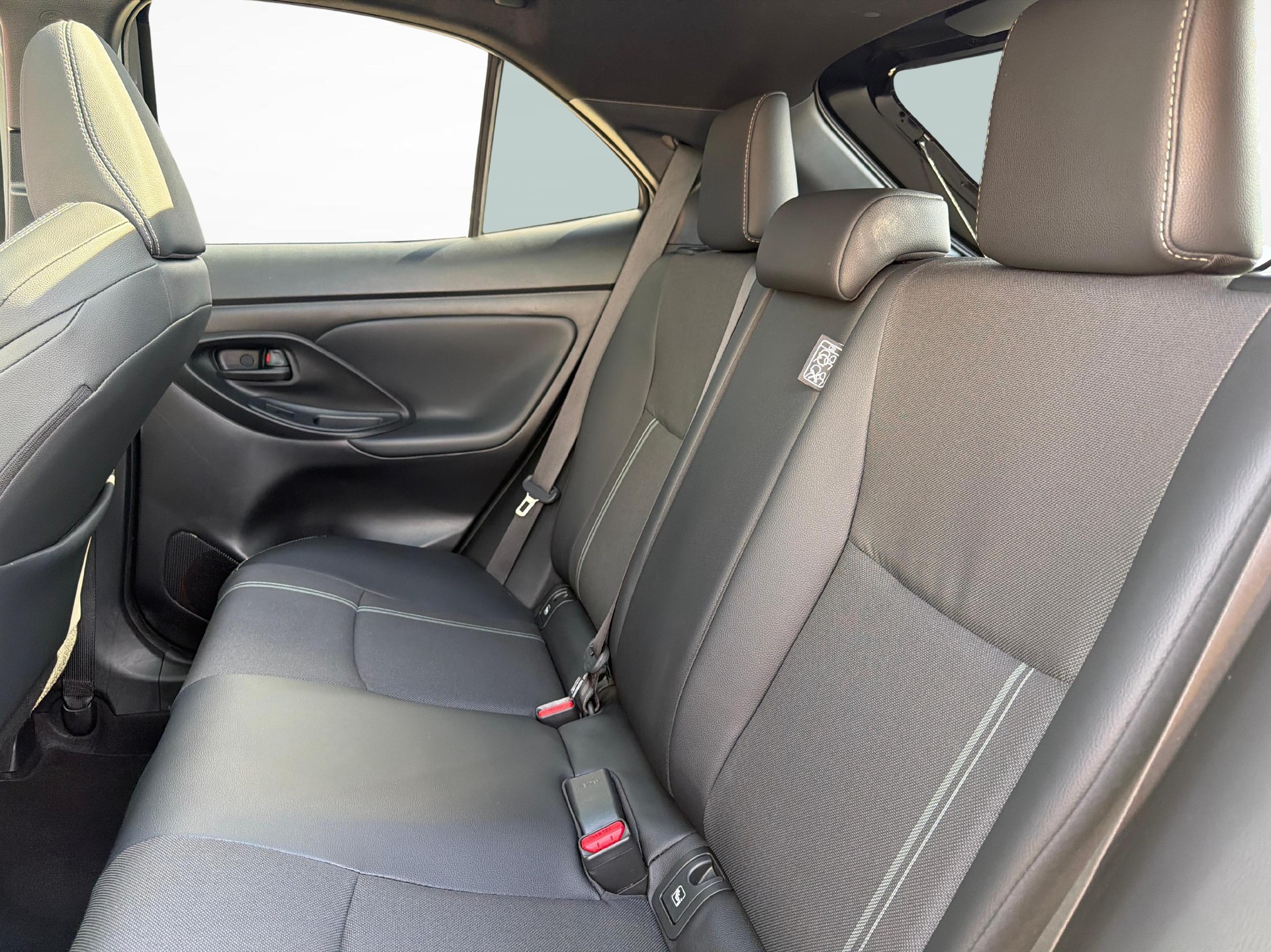 TOYOTA Yaris Cross 1.5 VVT-i HSD Premiere Edition AWD-i-image-11