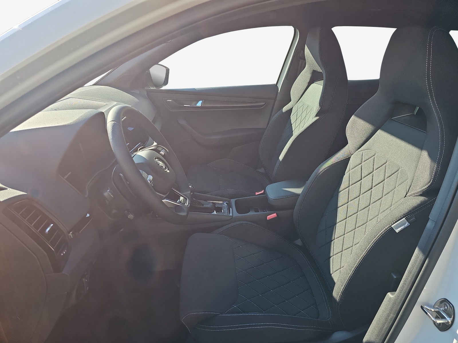 SKODA Karoq 2.0 TSI SportLine 4x4 DSG-image-7