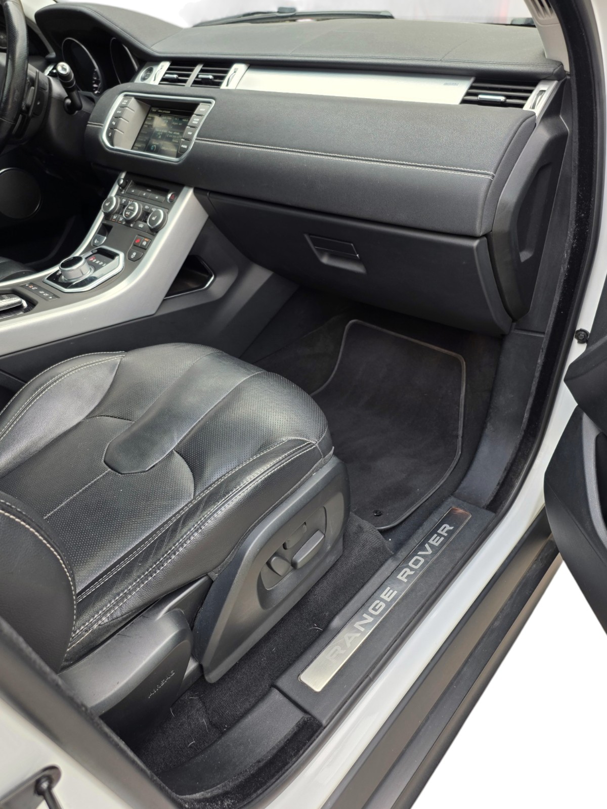 LAND ROVER Range Rover Evoque 2.2 SD4 Prestige AT9-image-15