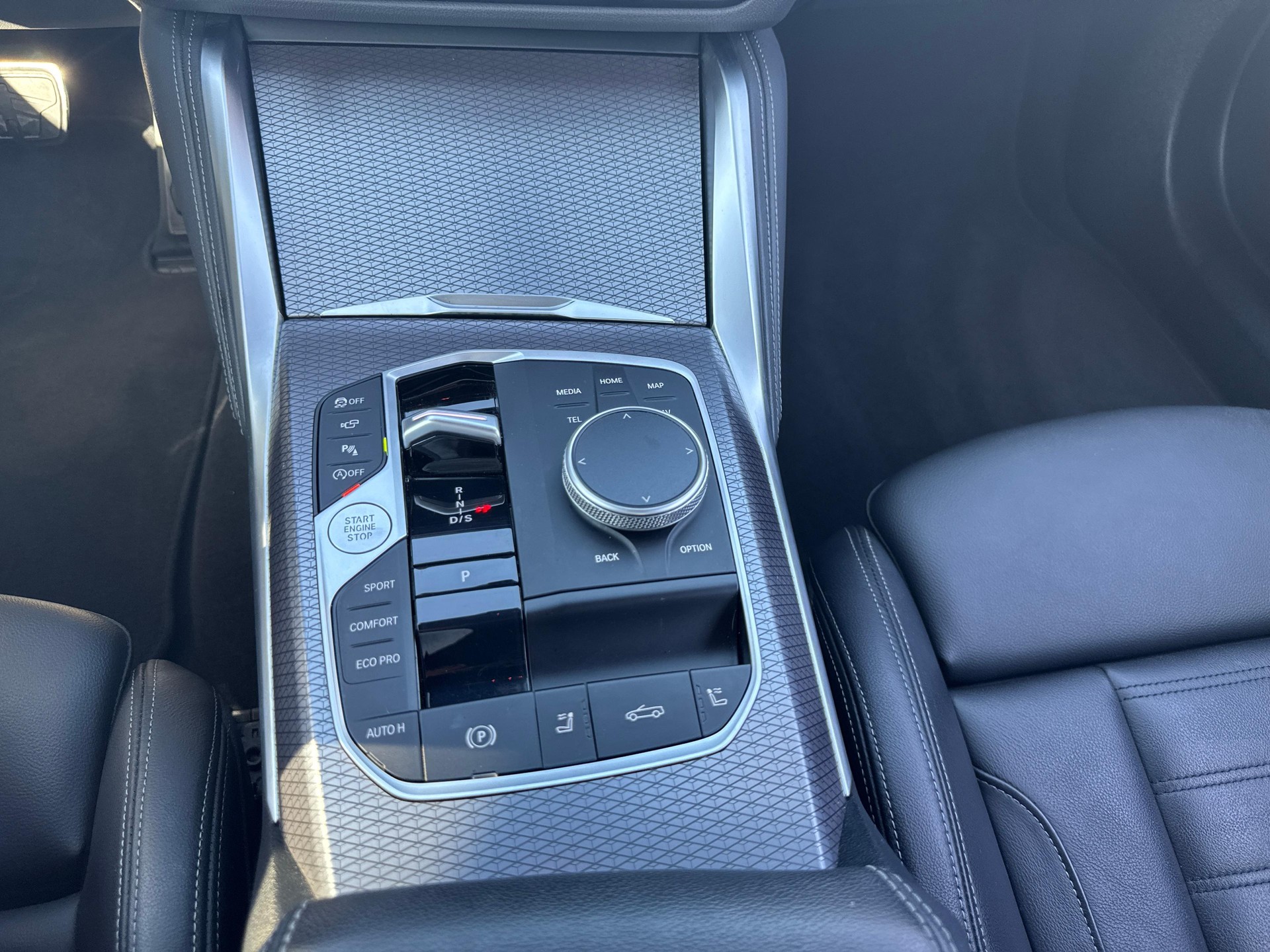 BMW 430i xDrive Cabrio-image-16