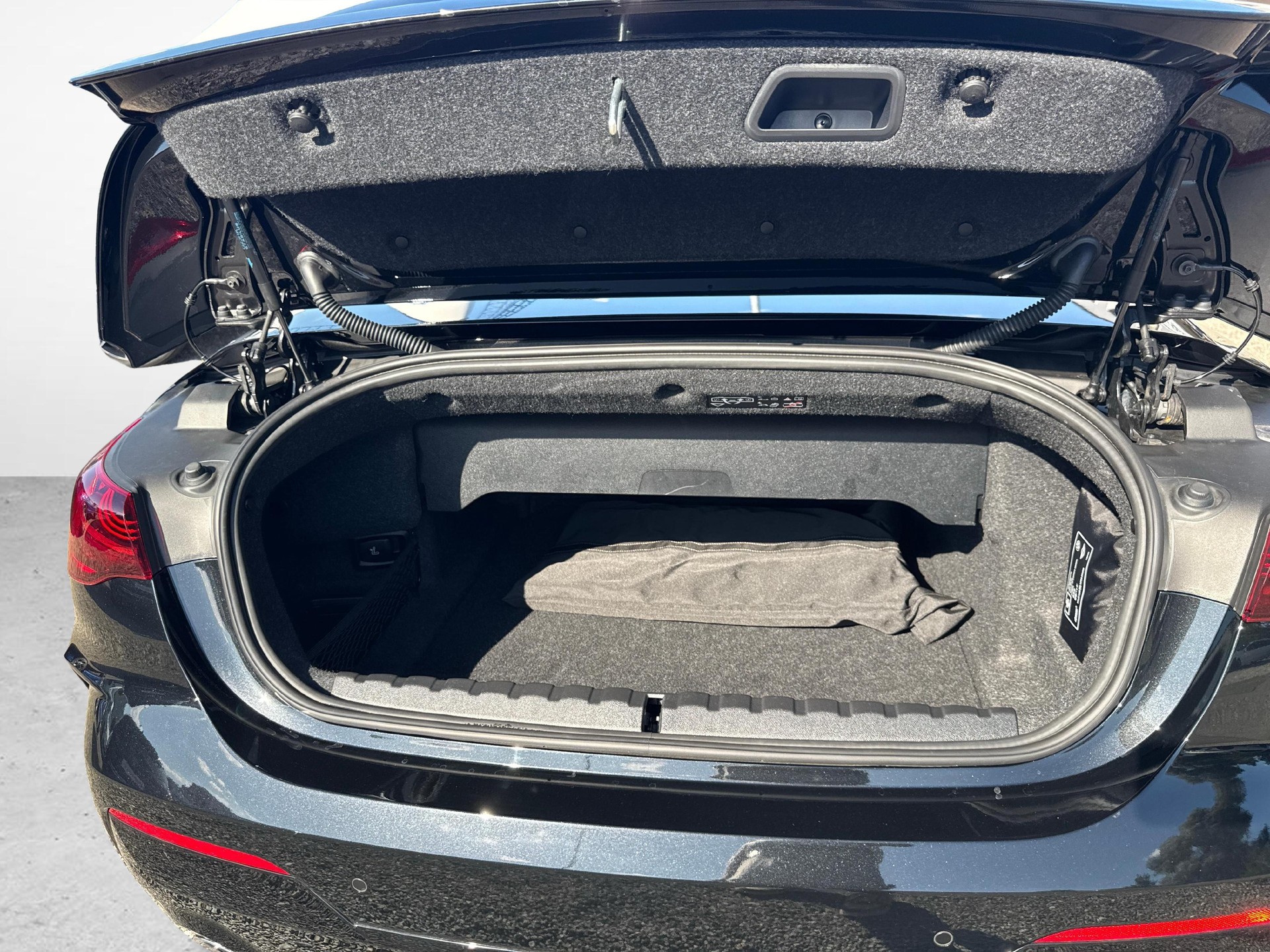 BMW 430i xDrive Cabrio-image-11
