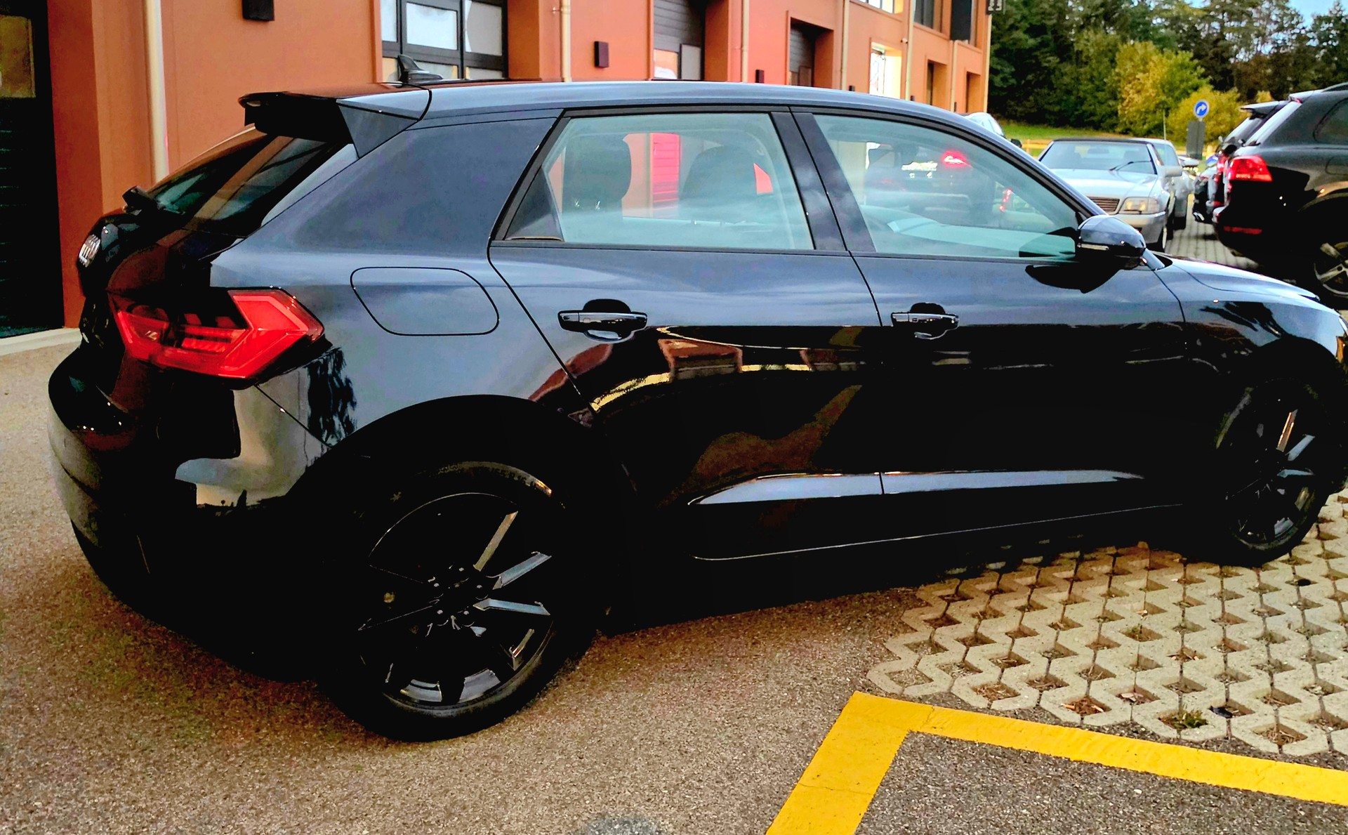 AUDI Audi A1-image-5
