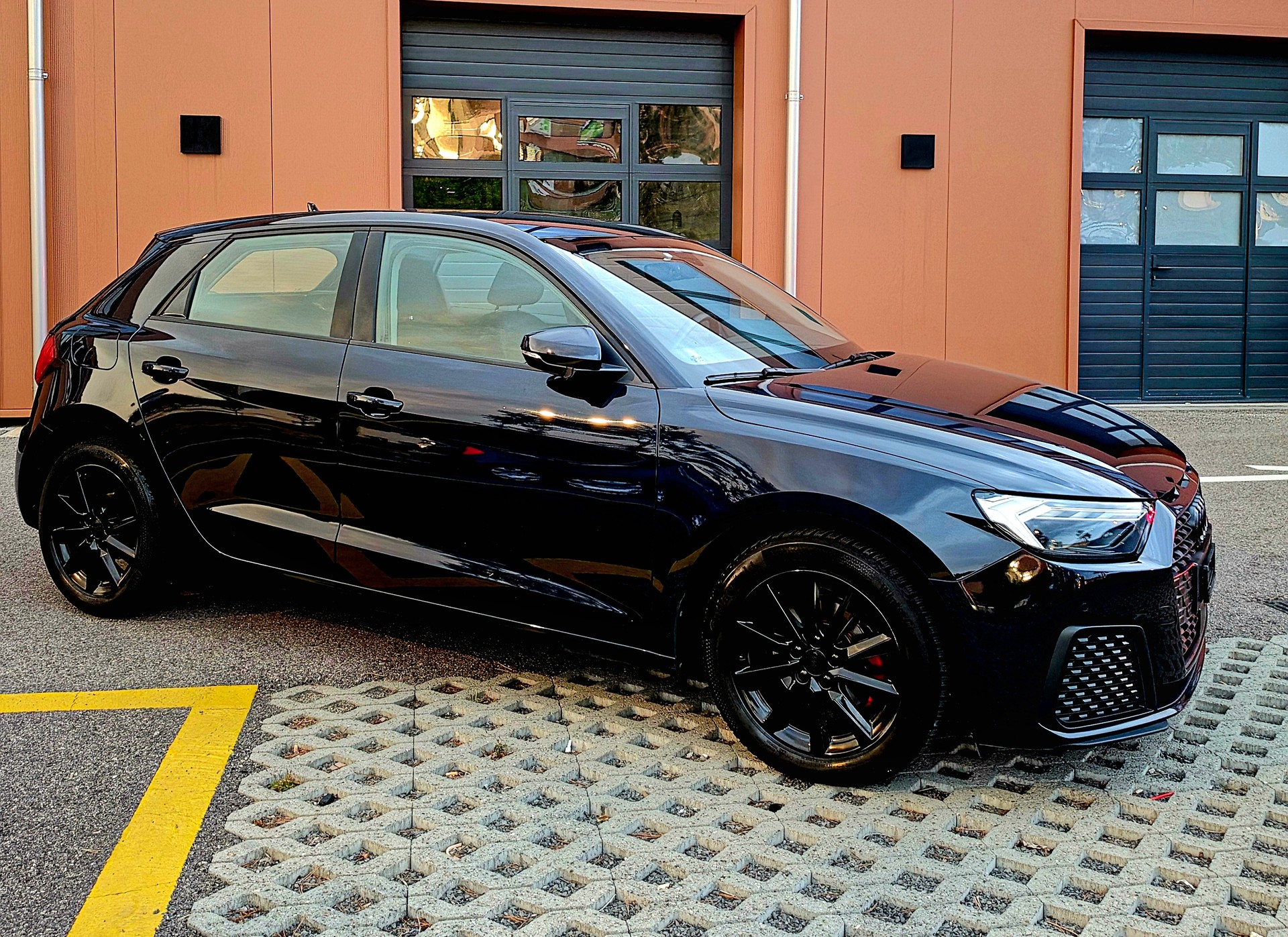 AUDI Audi A1-image-3