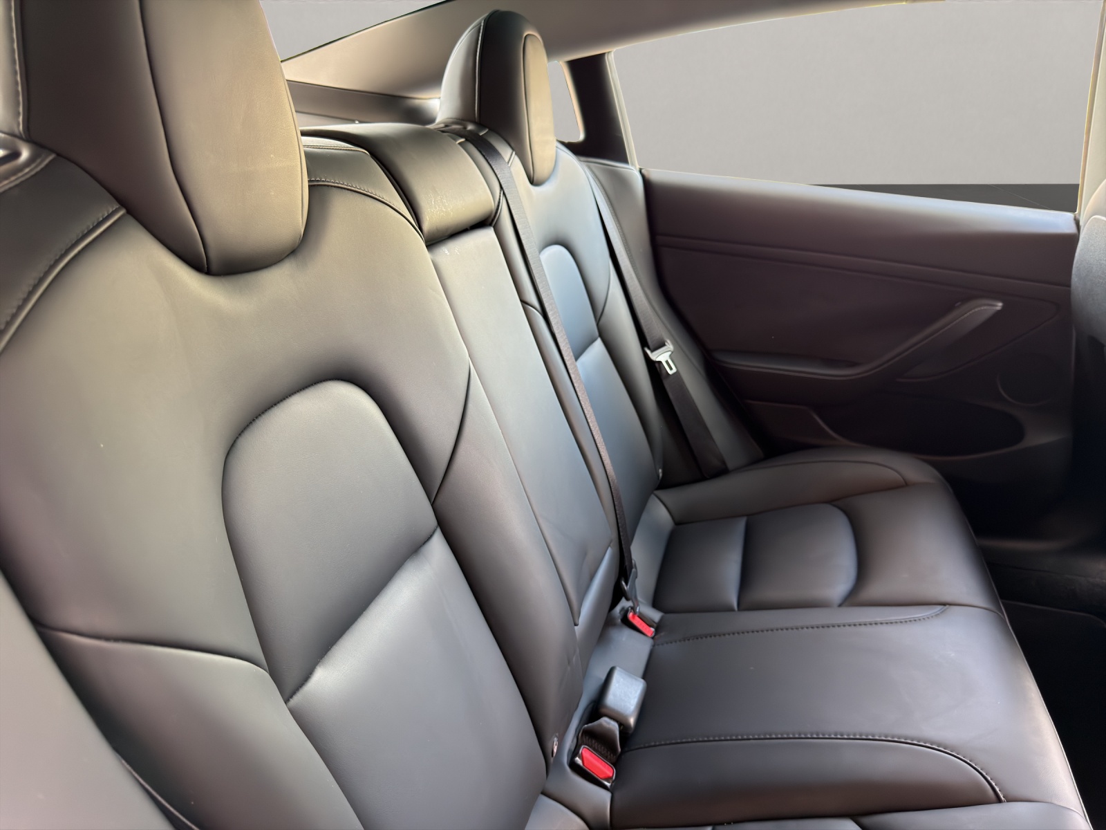 TESLA Model 3 Performance D-image-14