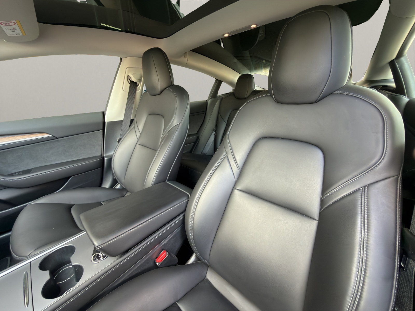 TESLA Model 3 Performance D-image-11