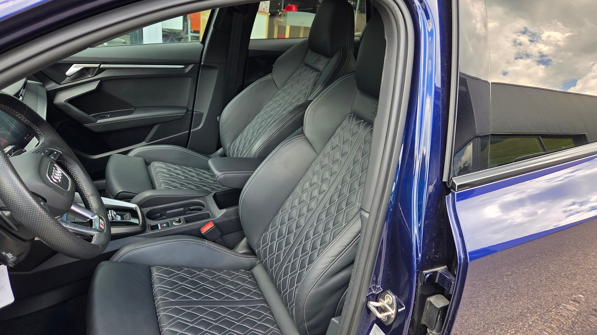 AUDI S3 Sportback 2.0 TFSI quattro S-tronic-image-10