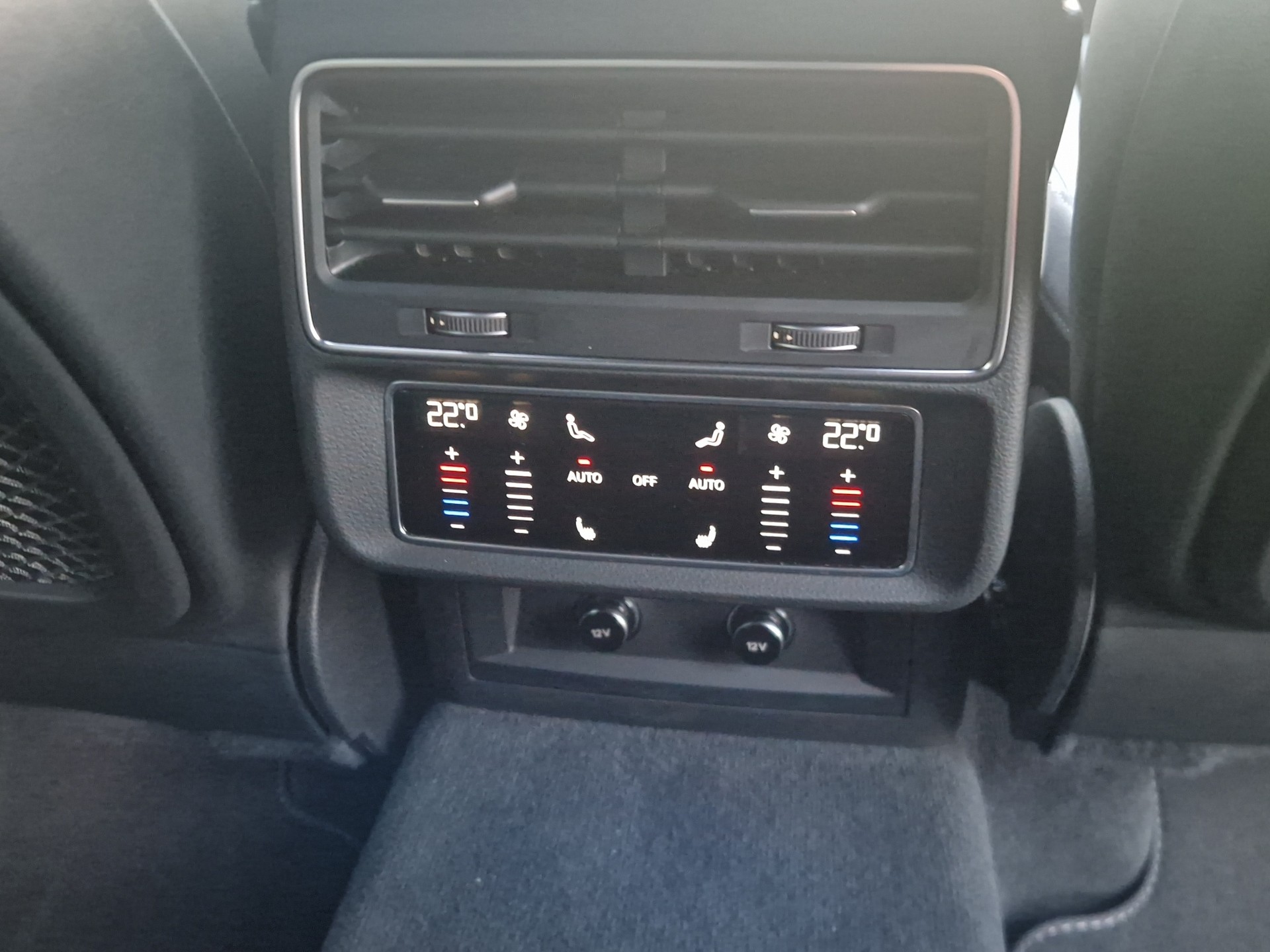 AUDI SQ8 TFSI quattro tiptronic-image-13