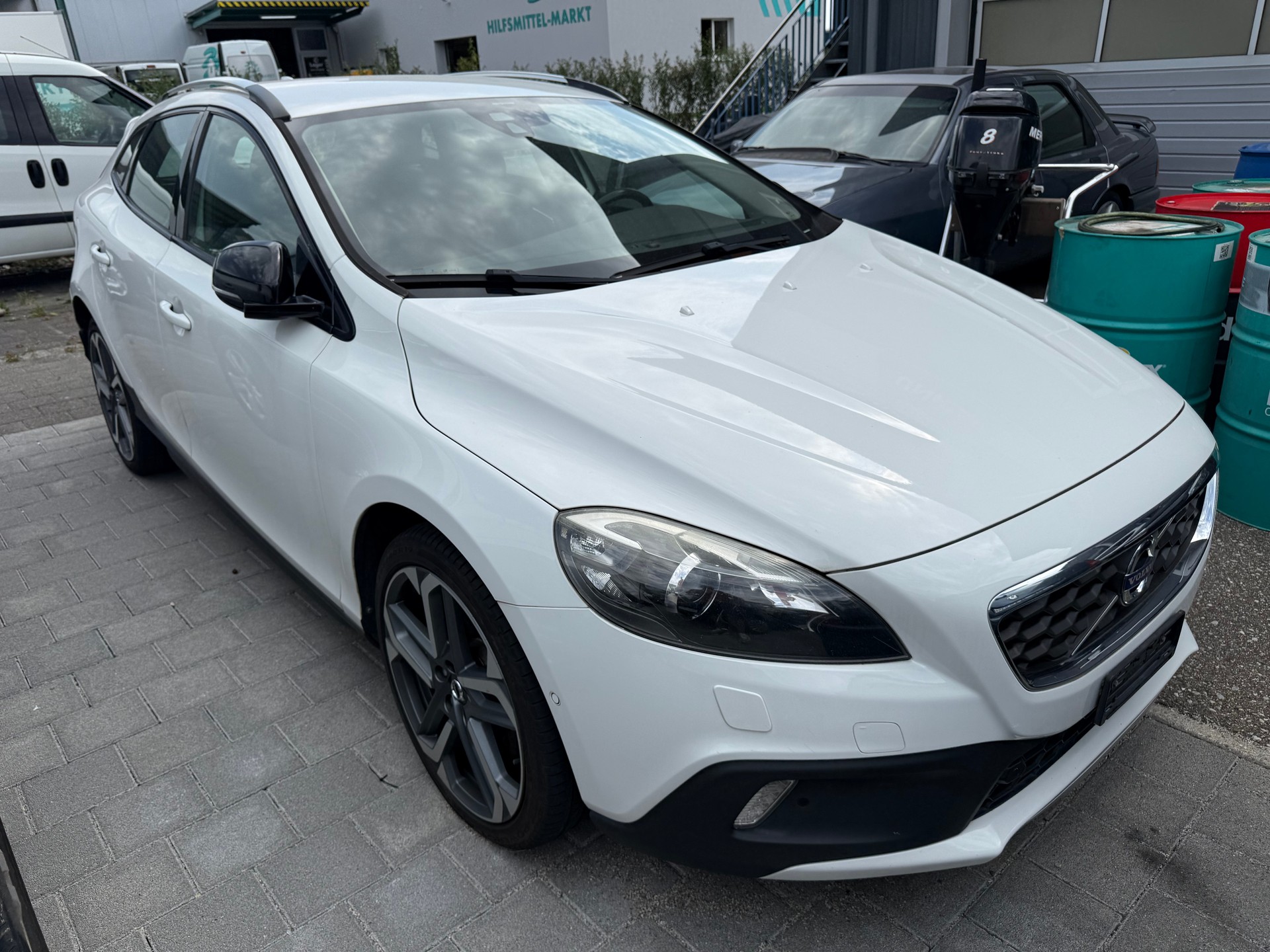 VOLVO V40 Cross Country T4 1.6 Powershift-image-1