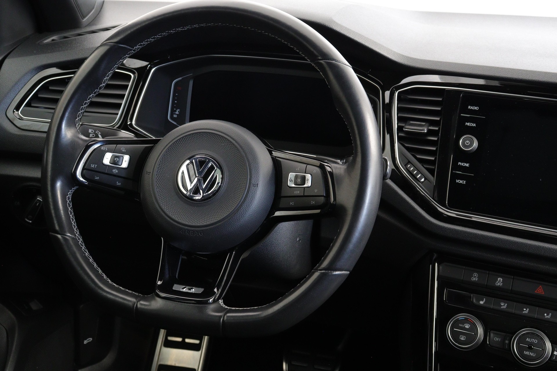 VW T-Roc 2.0 TSI R DSG 4motion-image-7