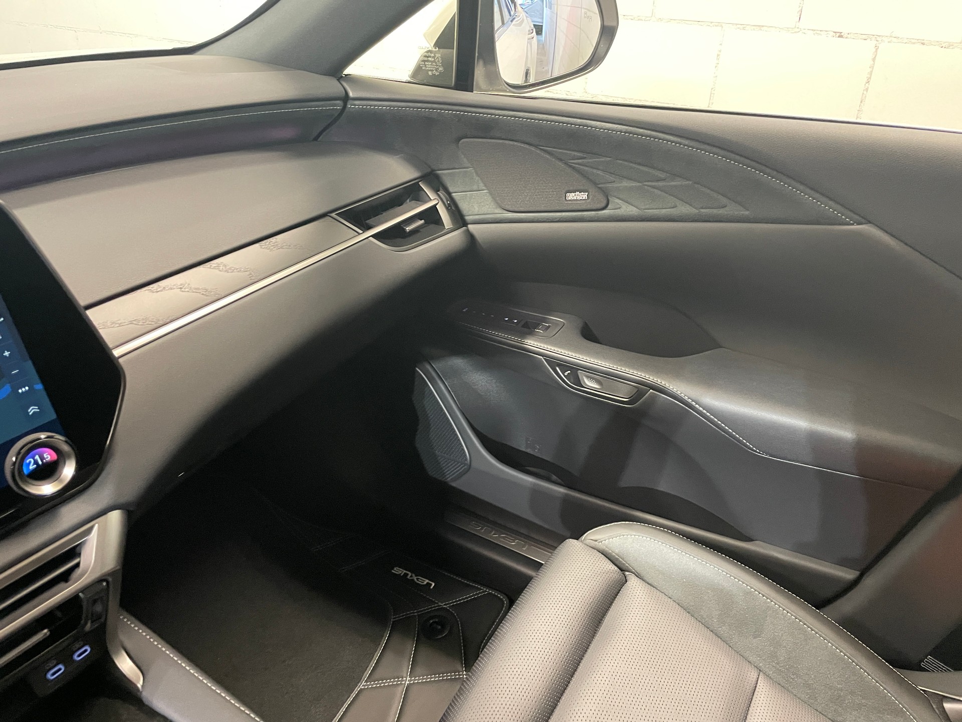LEXUS RX 450h+ Excellence PHEV AWD CVT-image-22