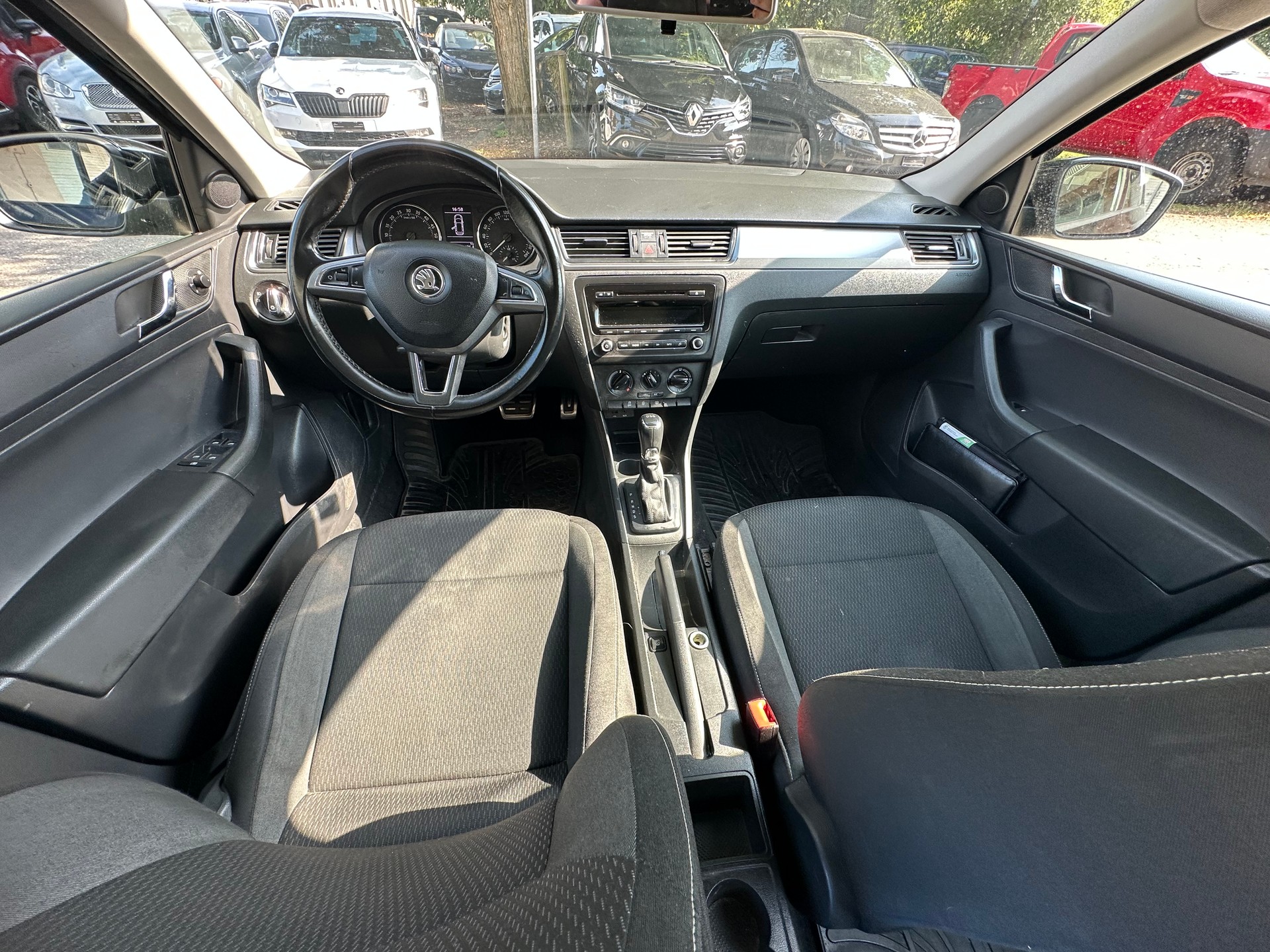 SKODA Rapid 1.6 TDI Greenline-image-9