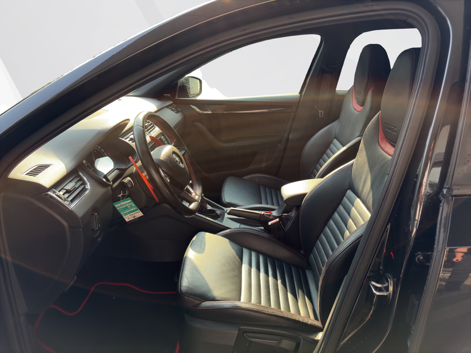 SKODA Octavia Combi 2.0 TSI RS DSG-image-9