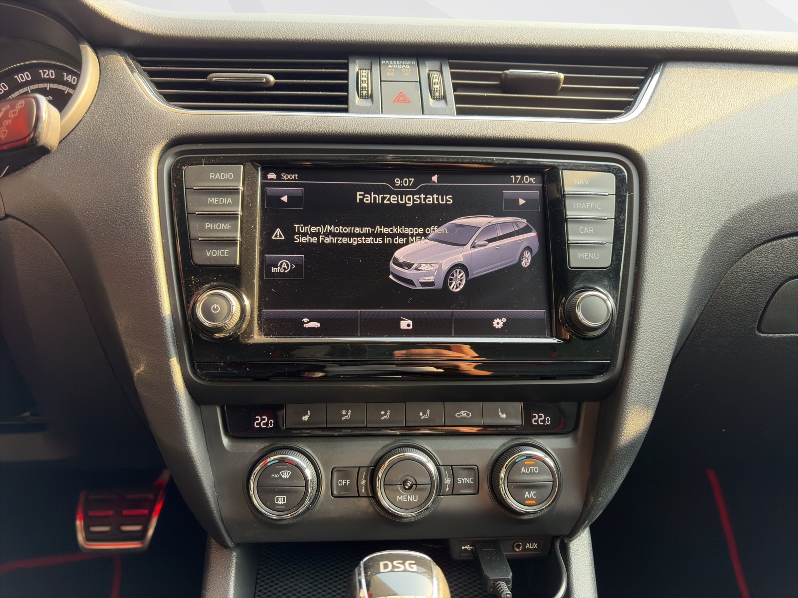 SKODA Octavia Combi 2.0 TSI RS DSG-image-13