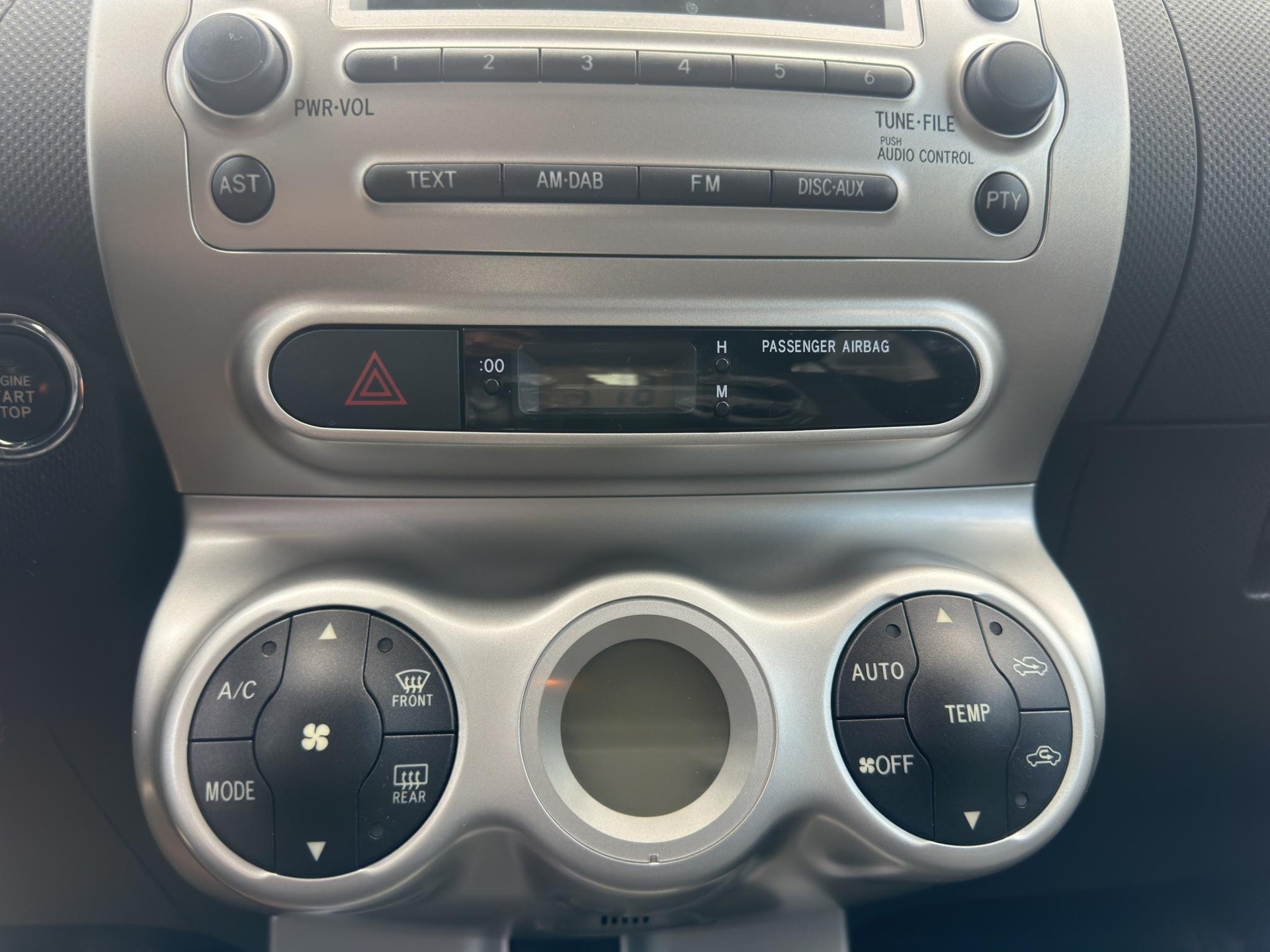 TOYOTA Urban Cruiser 1.4 D-4D Linea Sol 4WD-image-11
