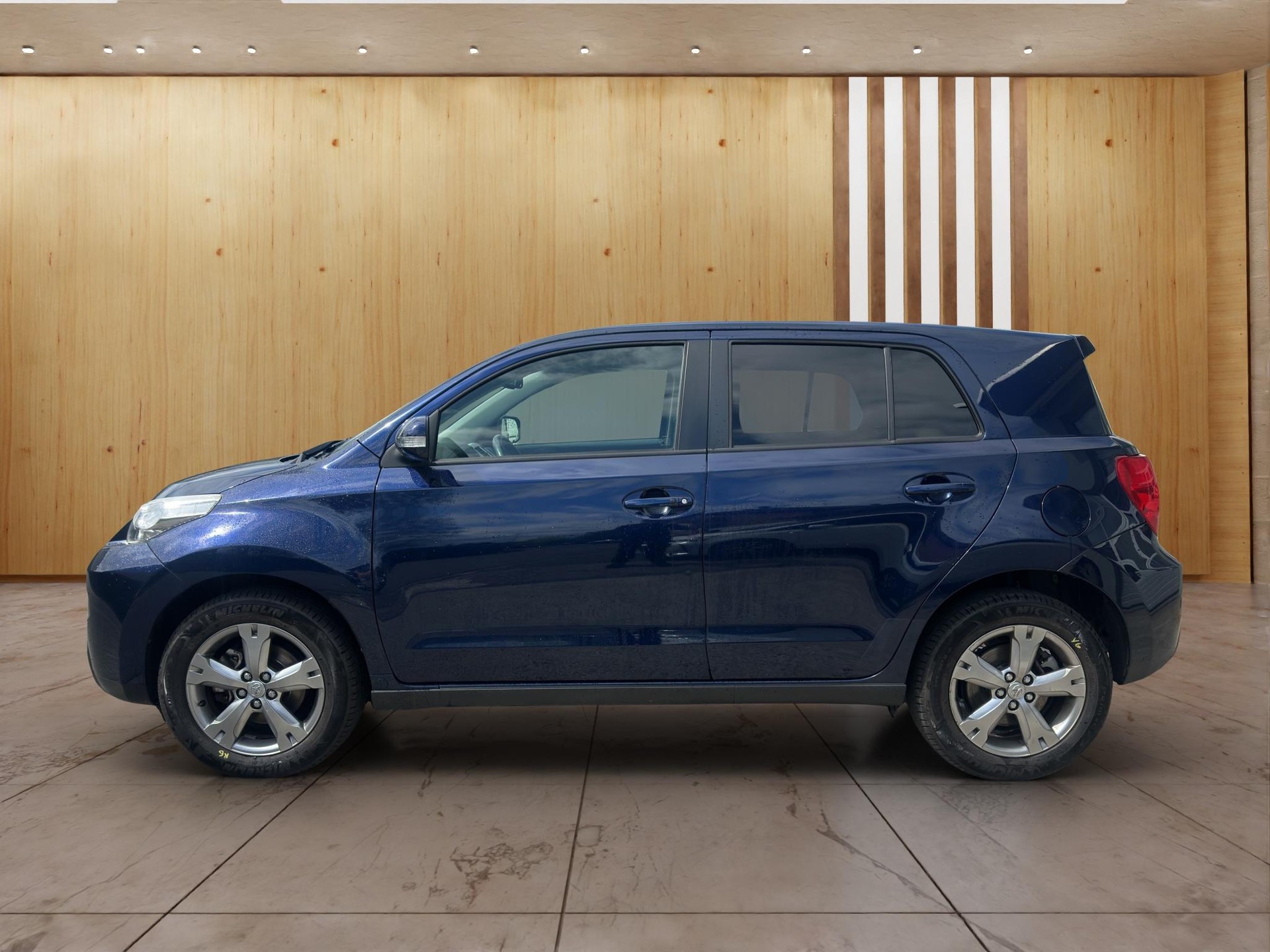 TOYOTA Urban Cruiser 1.4 D-4D Linea Sol 4WD-image-2