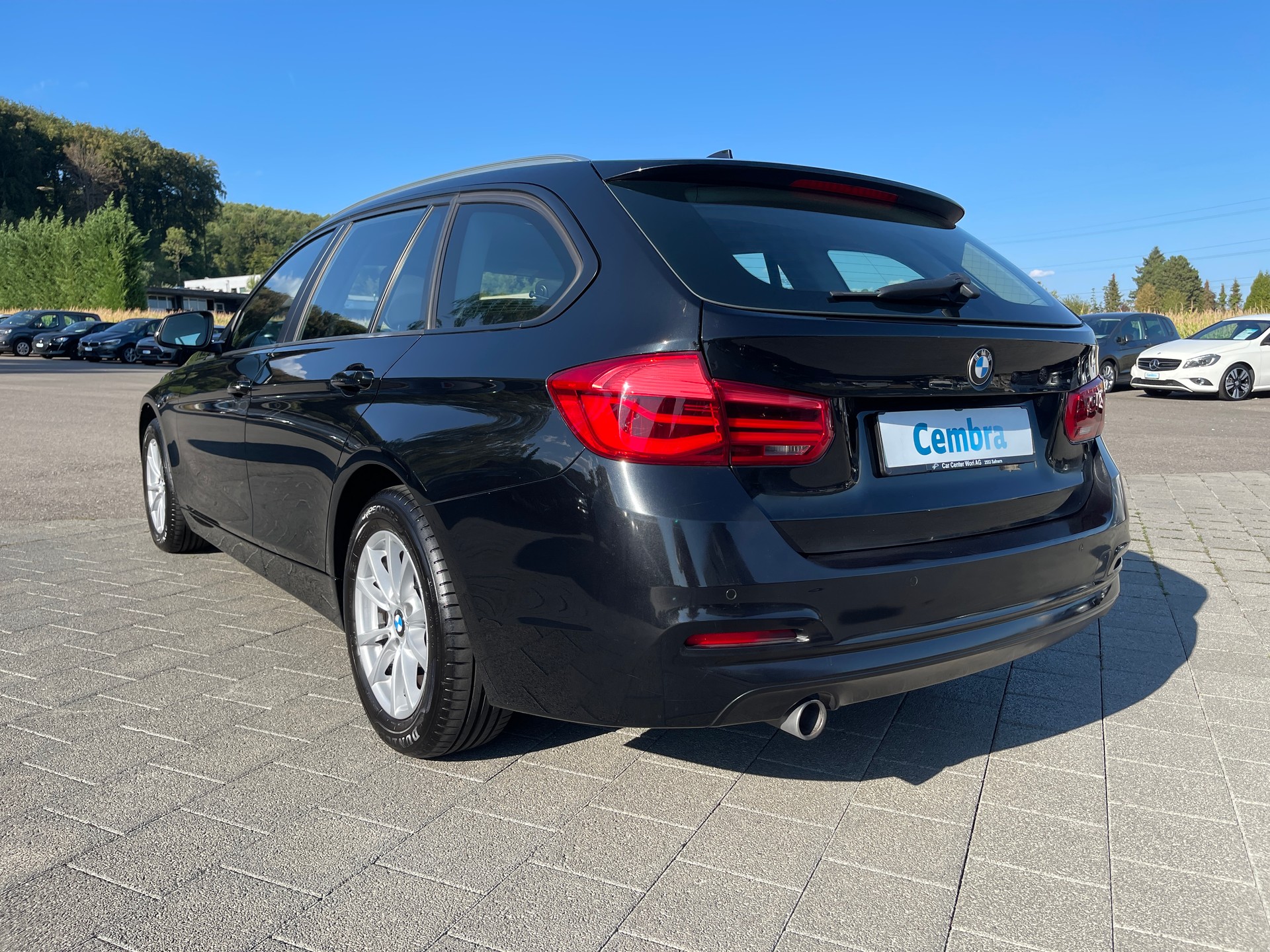 BMW 318d Touring-image-2