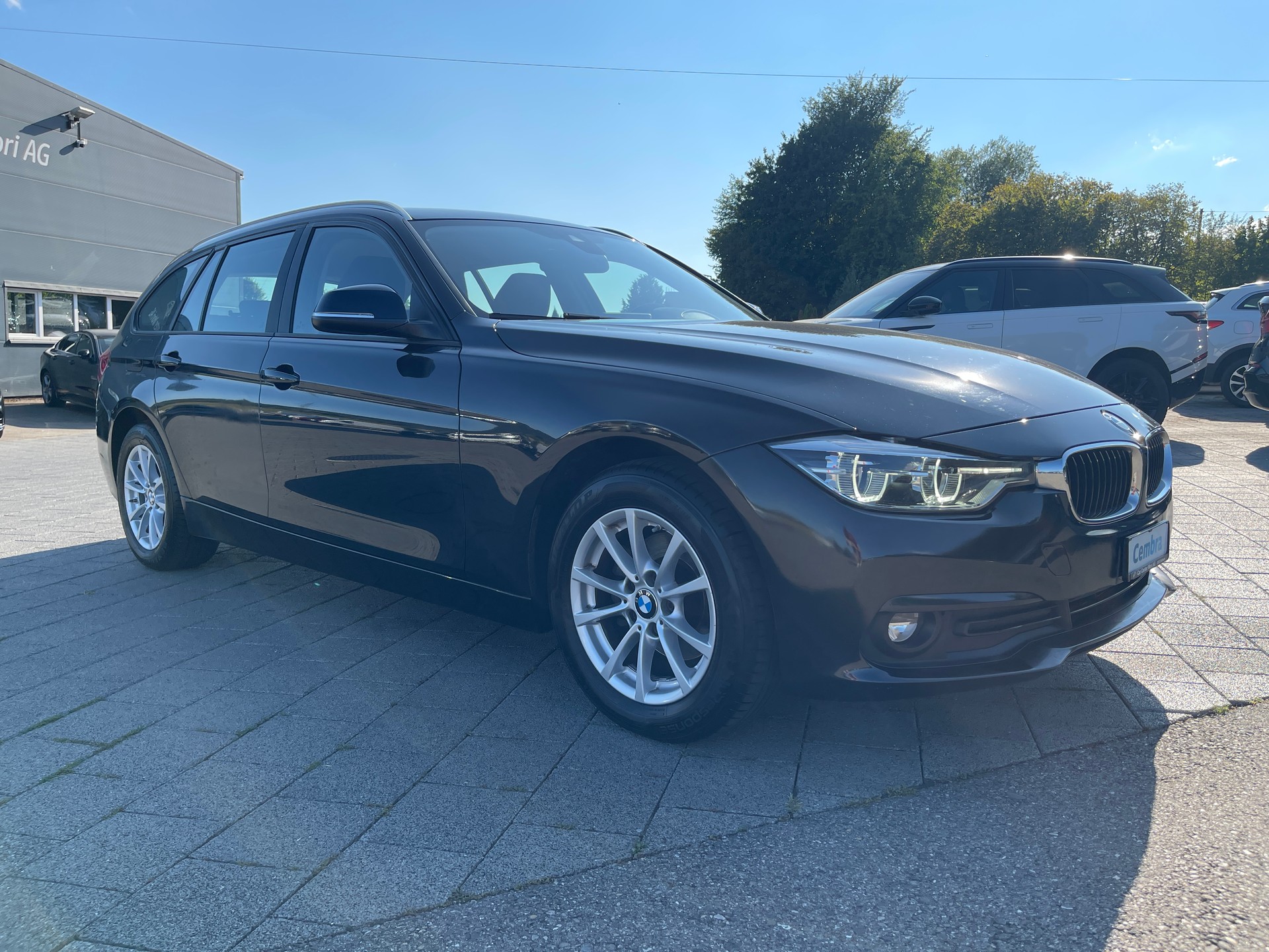 BMW 318d Touring-image-4