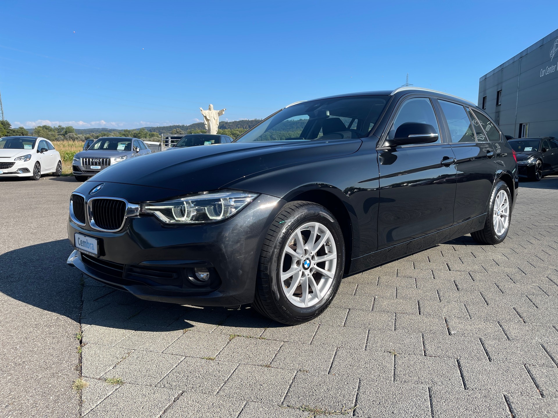 BMW 318d Touring-image-1
