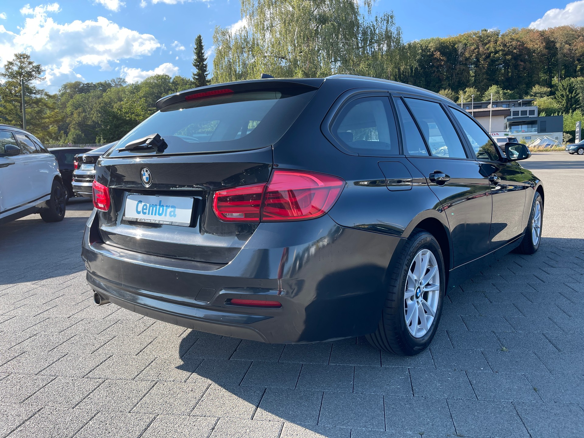 BMW 318d Touring-image-3