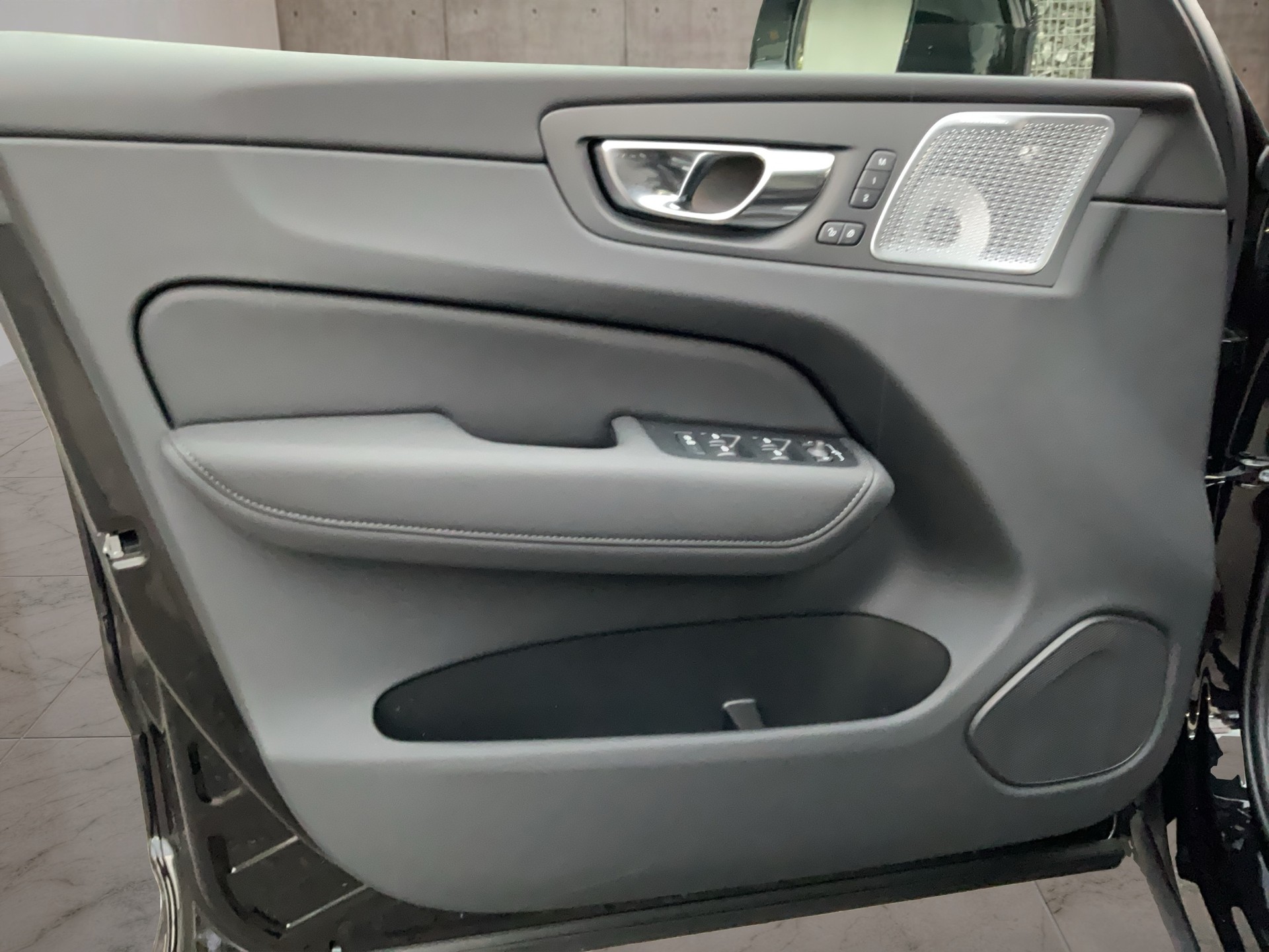 VOLVO XC60 2.0 T8 TE Black Edition eAWD-image-15